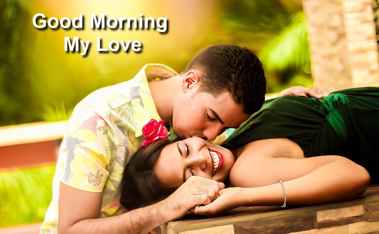 Coppia sorridente bacio guancia, 1280x791 720p, Laptop