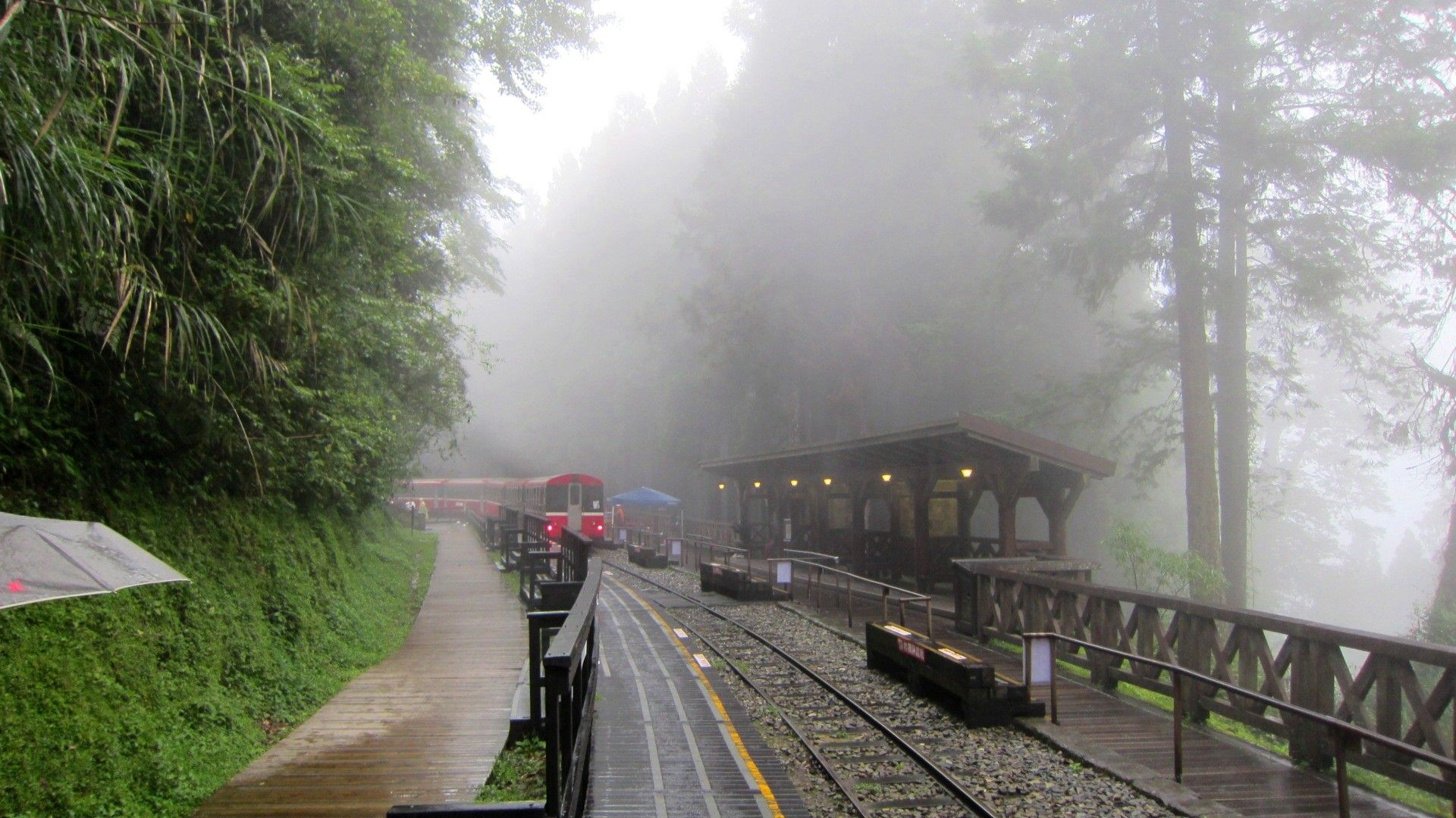 Stazione treno nebbia pioggia, 1920x1080 Full HD, PC