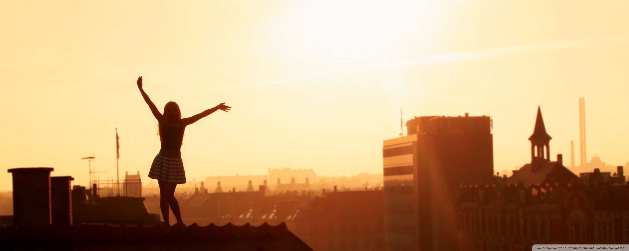 Silhouette donna alba città, 2560x1024 Panoramico, Monitor Gaming