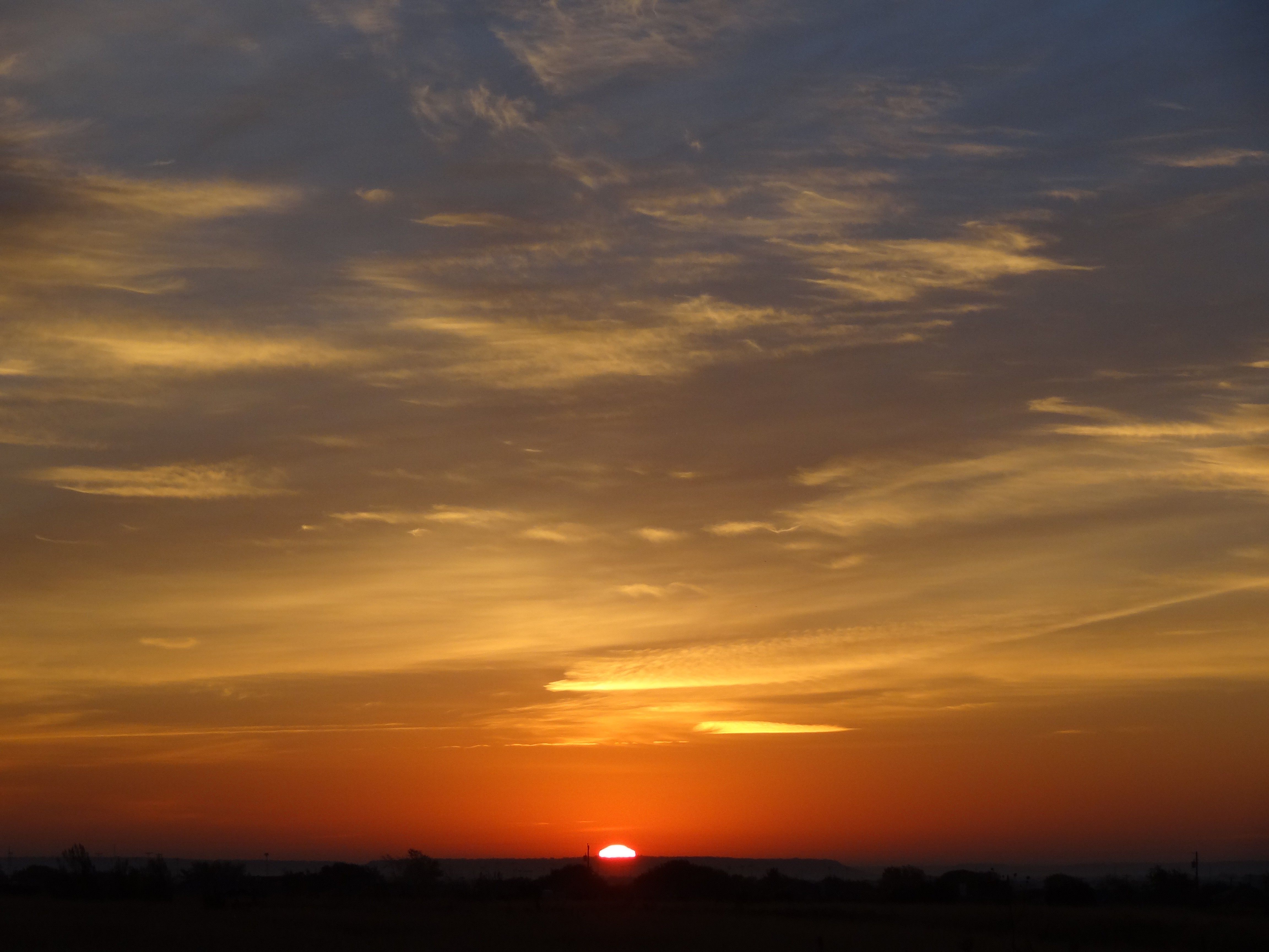 Coppia abbracciata al tramonto, 1920x1280 Full HD+ WUXGA, Desktop