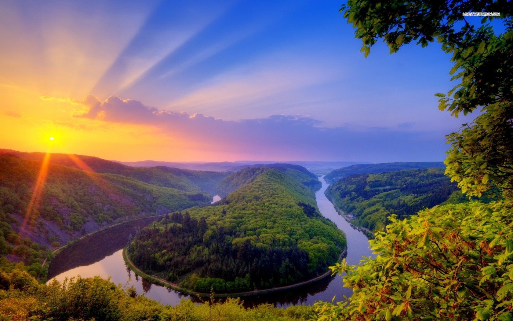 Fiume tra colline al tramonto, 1680x1050 HD, PC