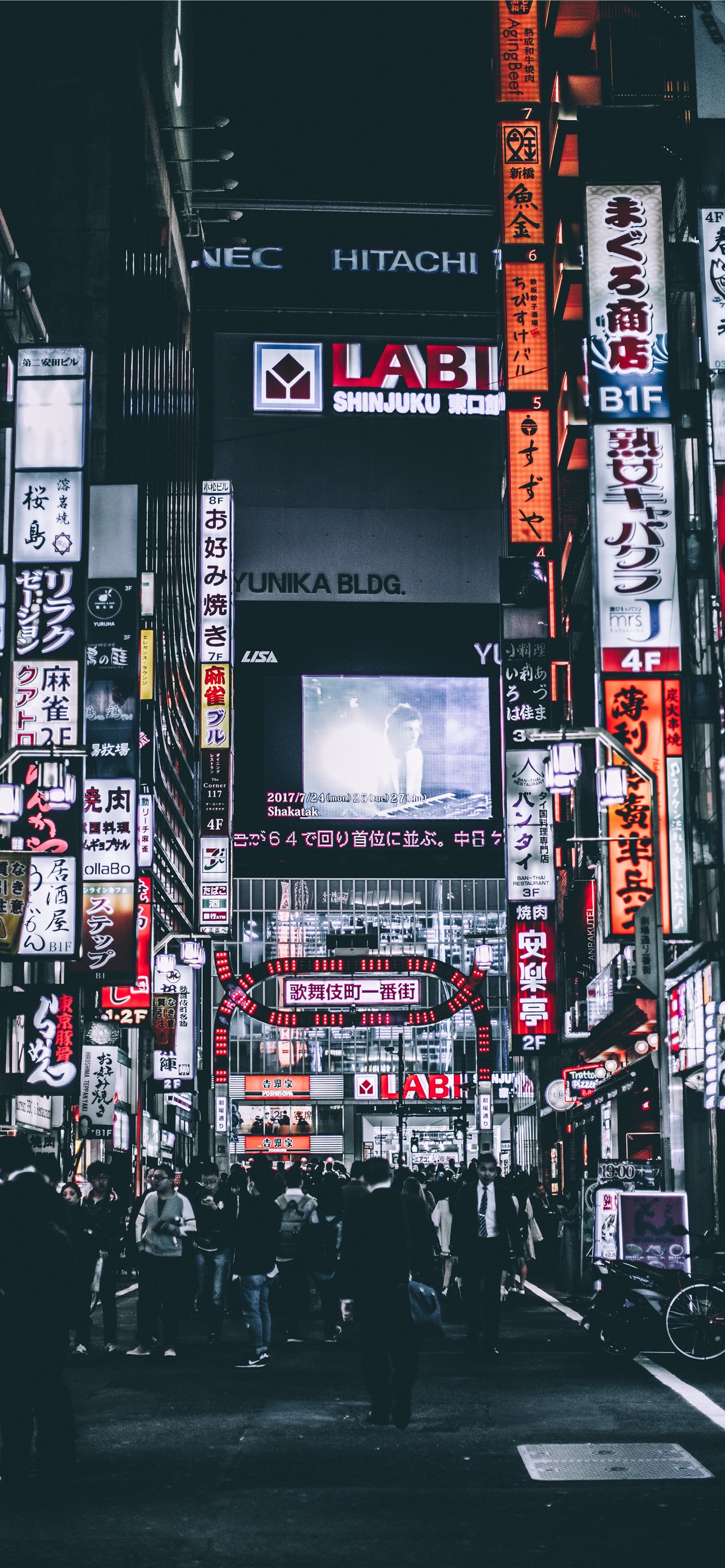 Strada notturna Tokyo con neon, 1284x2778 Verticale, Telefono
