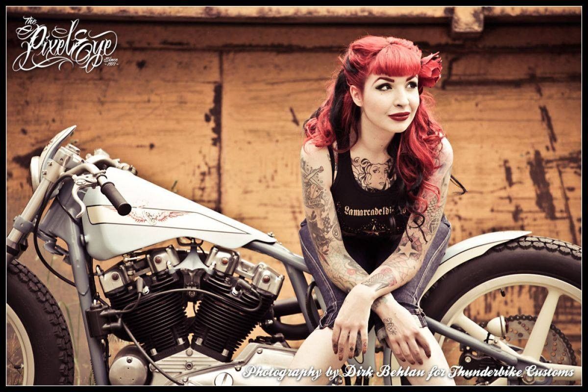Pin up capelli rossi con moto, 1200x800 HD, Desktop