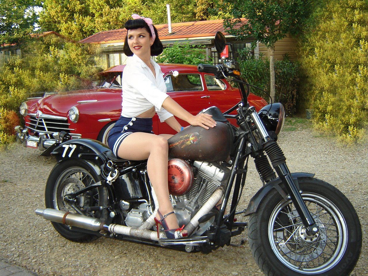 Pin up su moto Harley Davidson, 1280x960 HD, Desktop