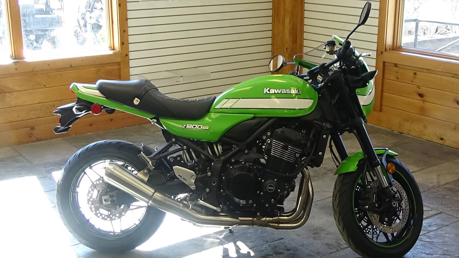 Kawasaki Z900RS Cafe verde, 1920x1440 Full HD+, Desktop
