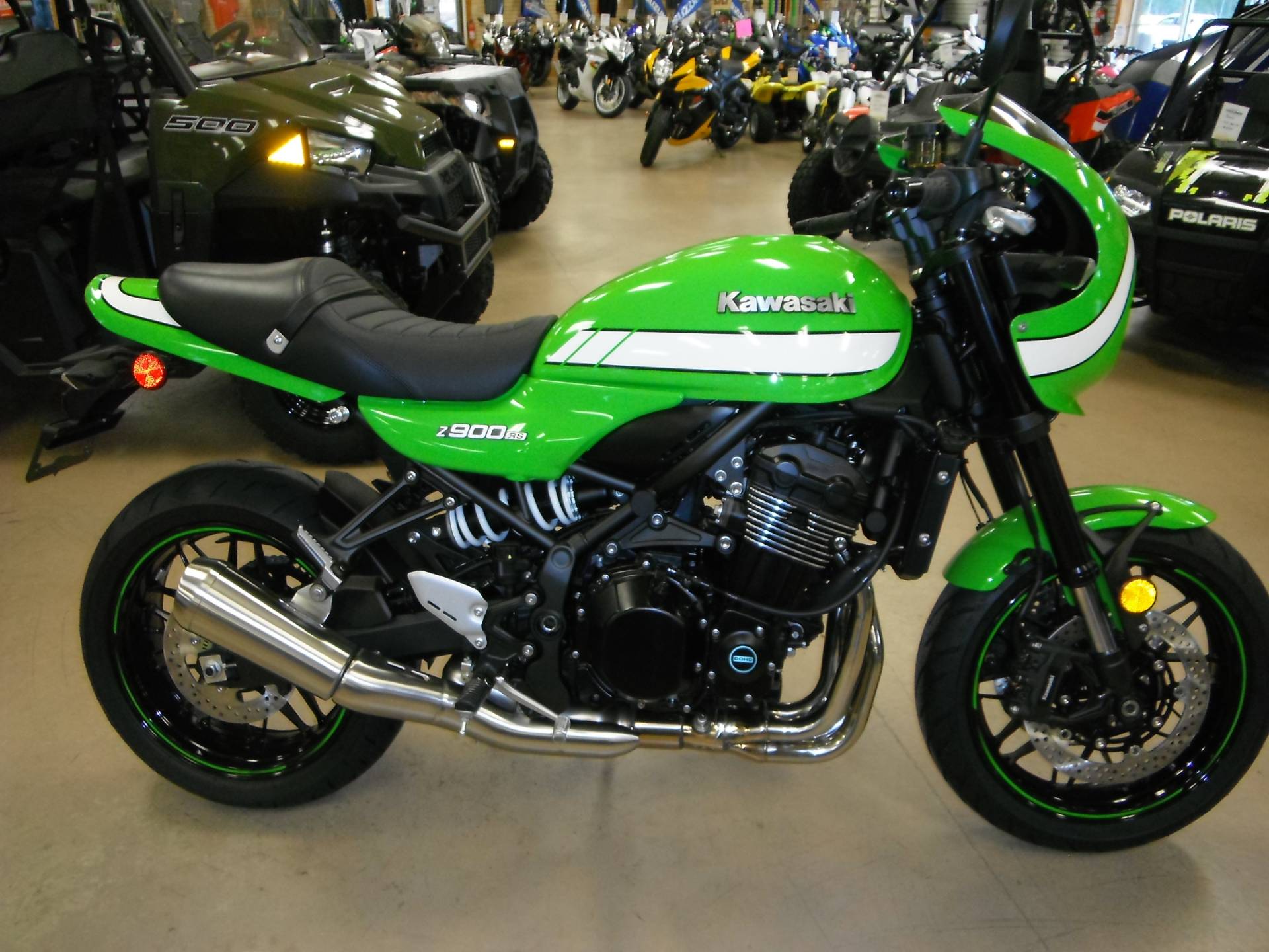 Coppia su moto café racer notte, 1200x720 HD, Desktop