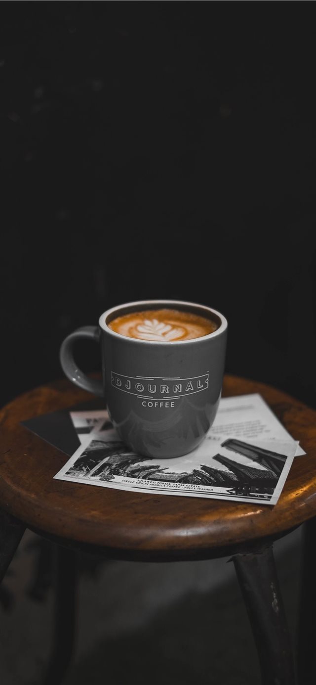 Tazza di caffè su sgabello, 640x1385 Verticale, OnePlus