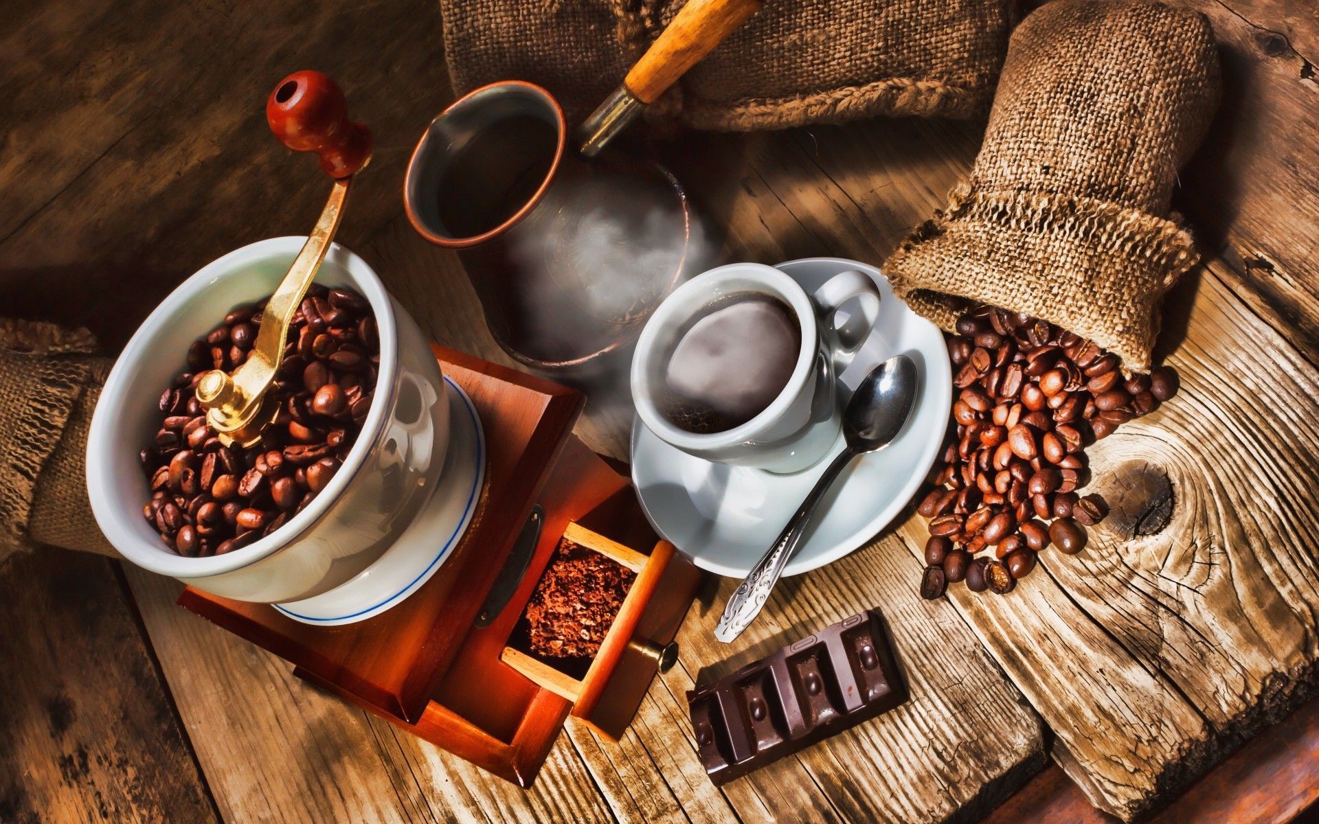 Chicchi caffè, macinino e tazza, 1920x1200 Full HD+, Laptop