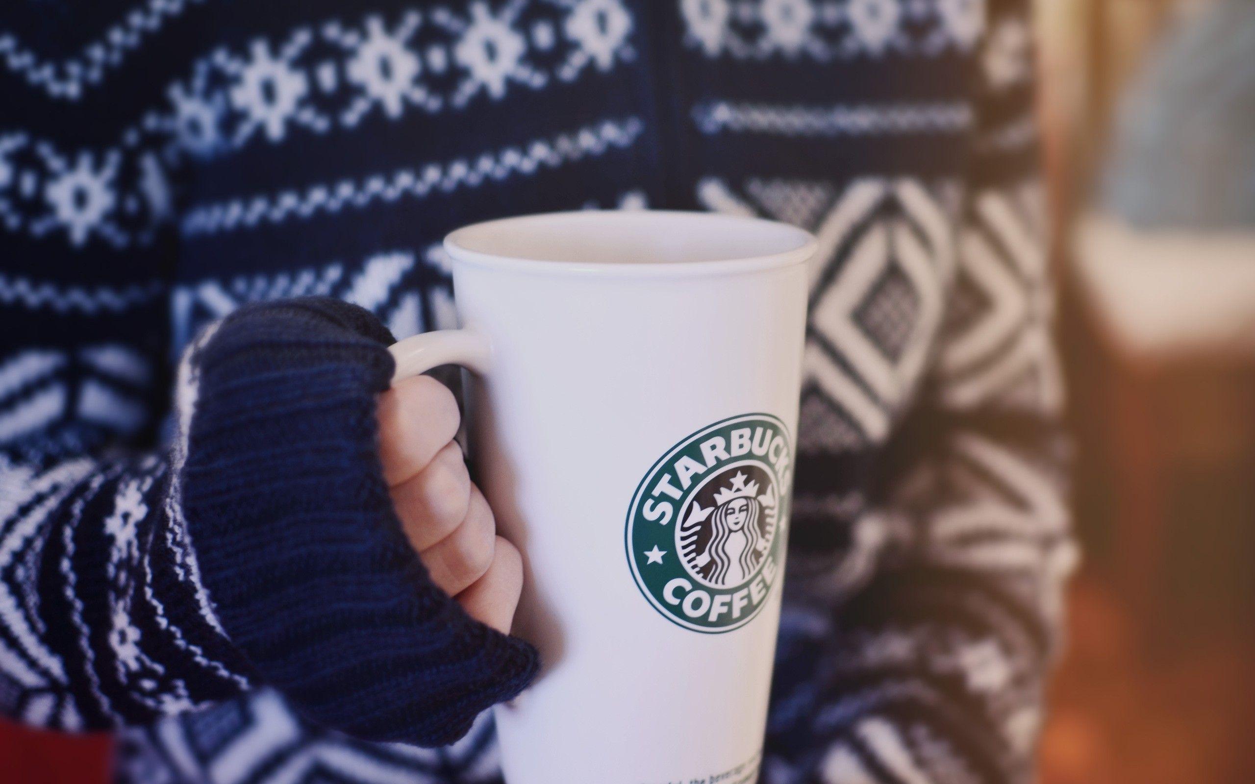 Tazza Starbucks in mano, 2560x1600 WQXGA, MacBook Pro