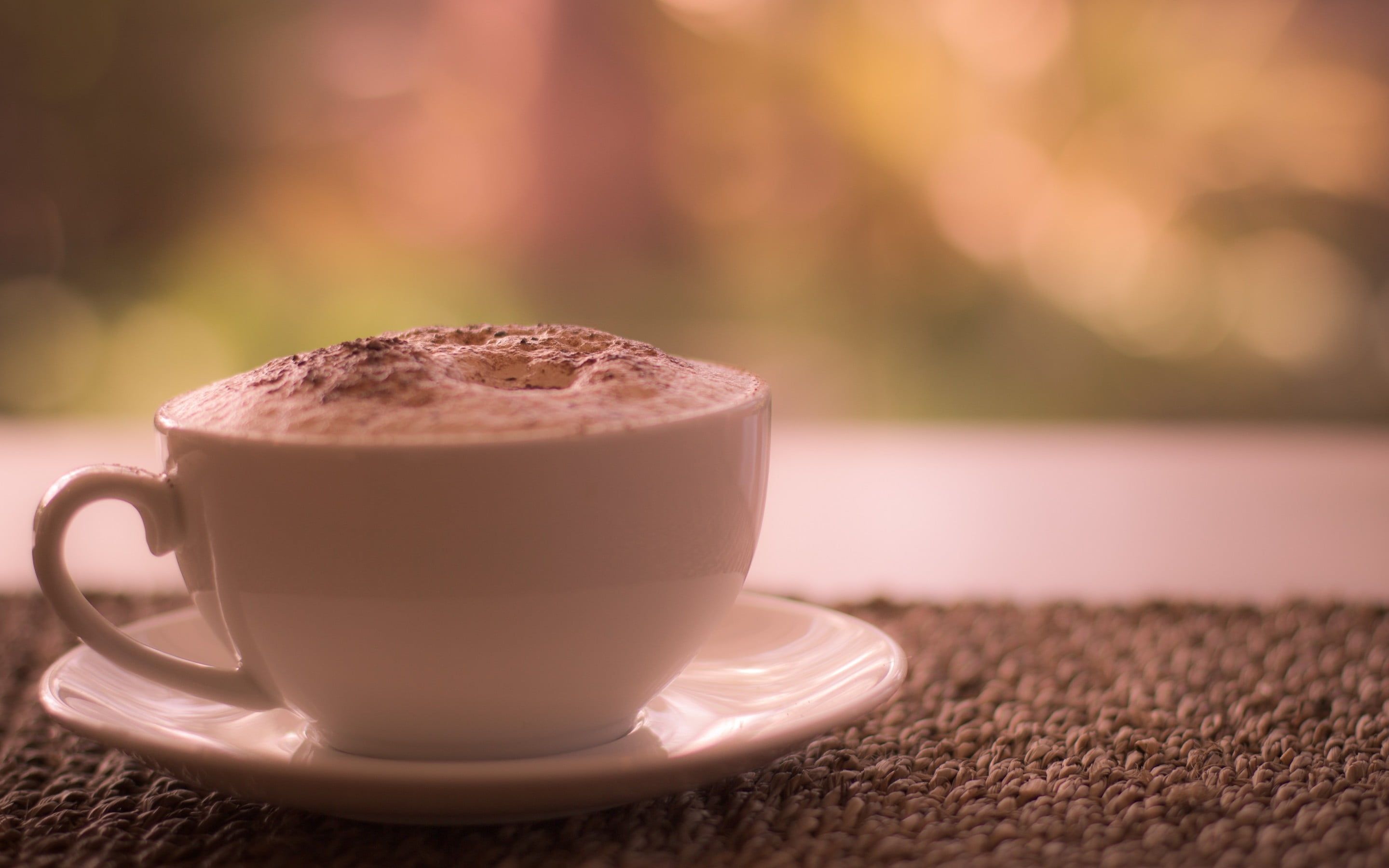 Tazza di cappuccino bianca, 2880x1800 2K, Laptop