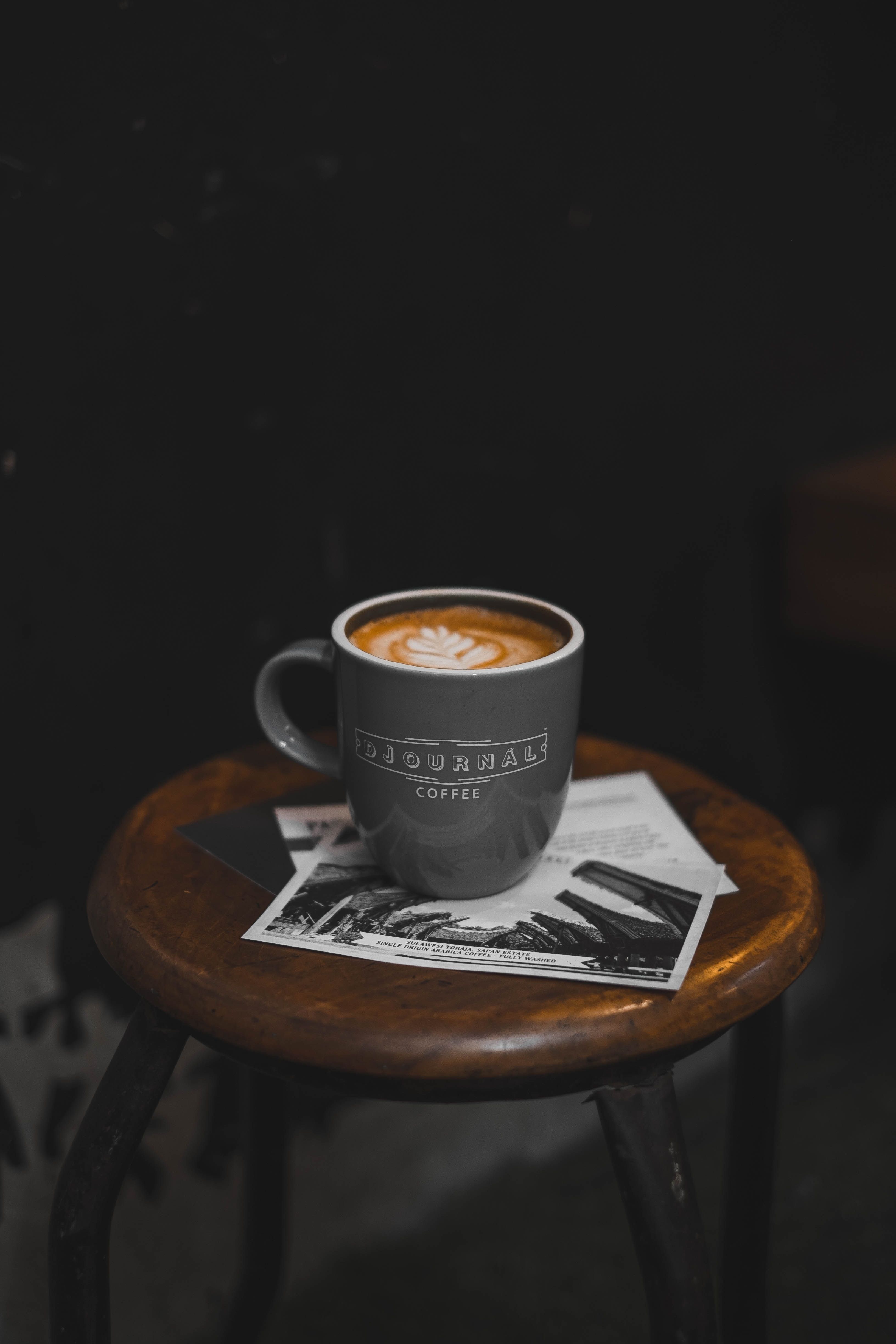 Cappuccino con cuore di cioccolato e croissant, 5616x3744 4K Ultra HD, Monitor 4K
