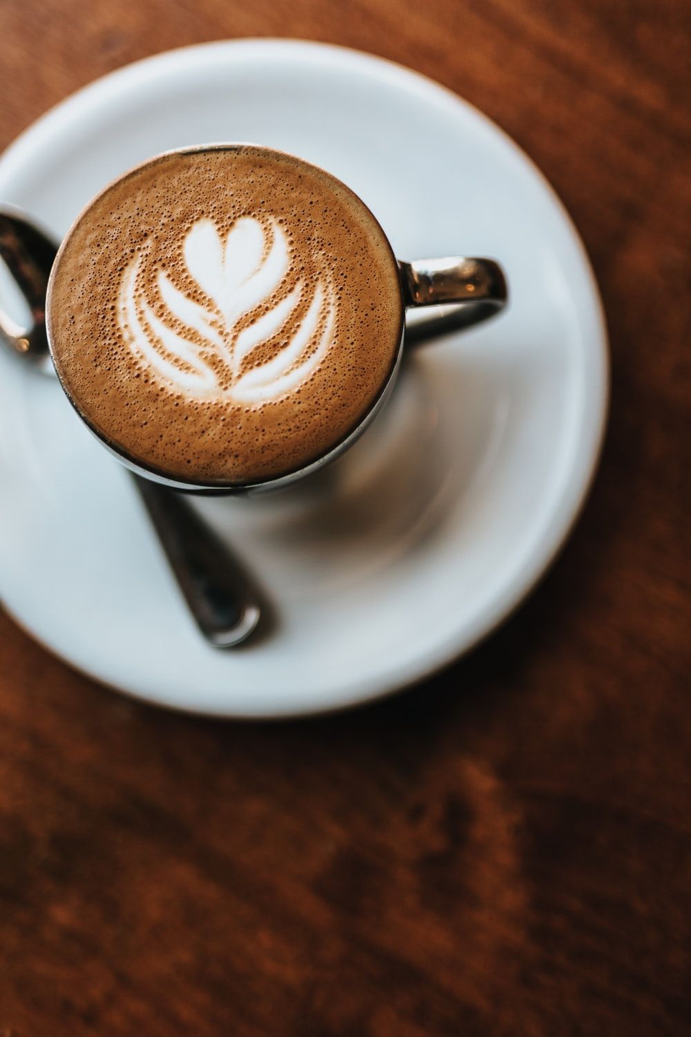 Tazza di caffè con latte art, 1000x1500 Full HD Verticale, Smartphone