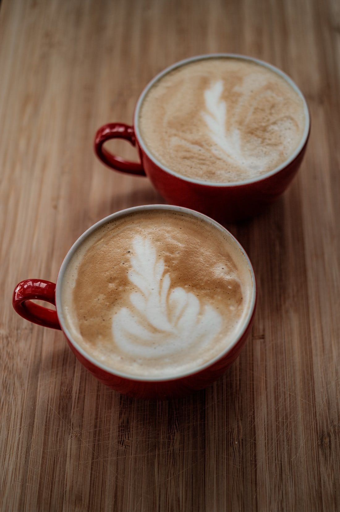 Due tazze cappuccino rosse, 1100x1656 Verticale, POCO