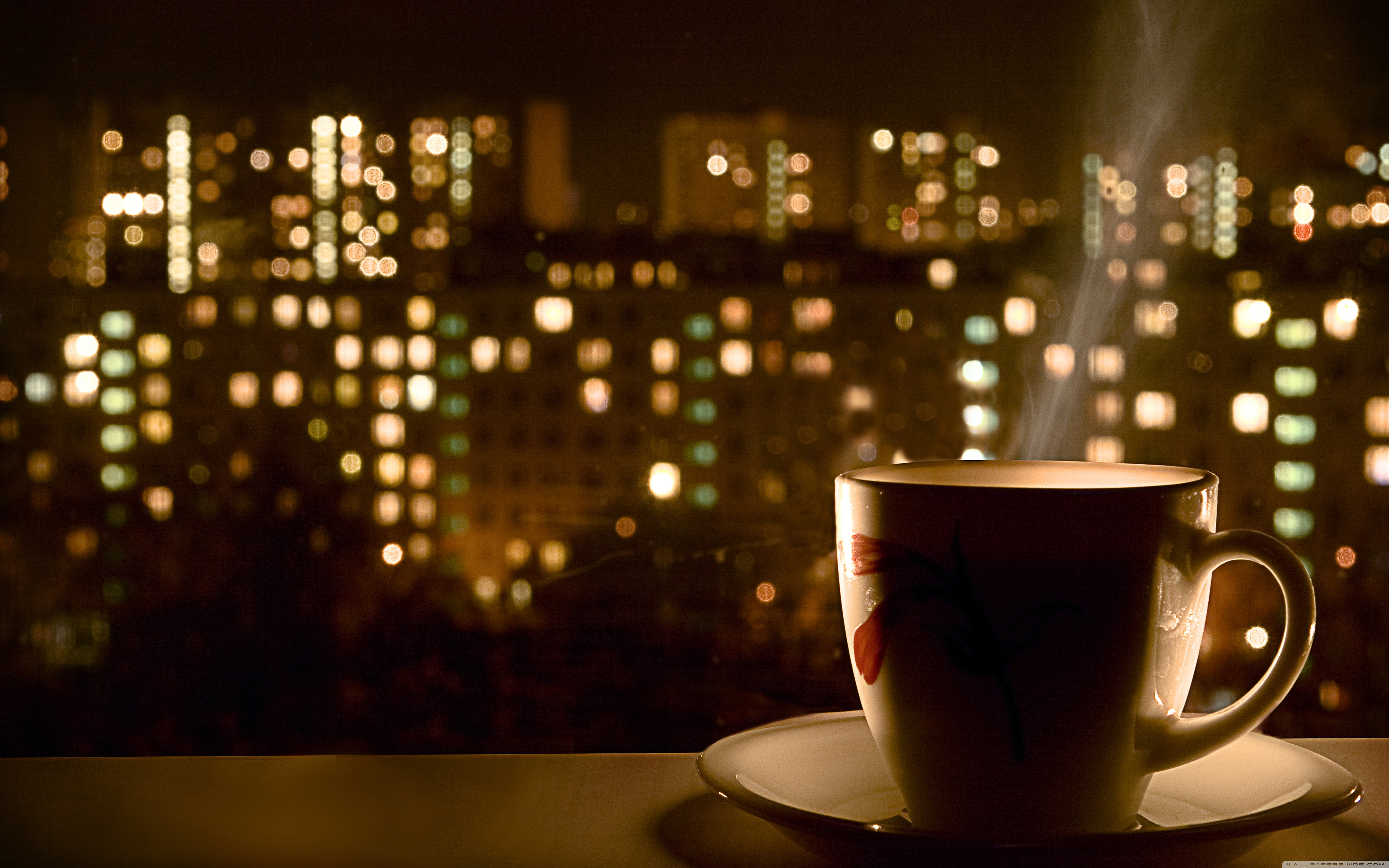 Tazza caffè caldo città notturna, 5120x3200 4K, Desktop 4K