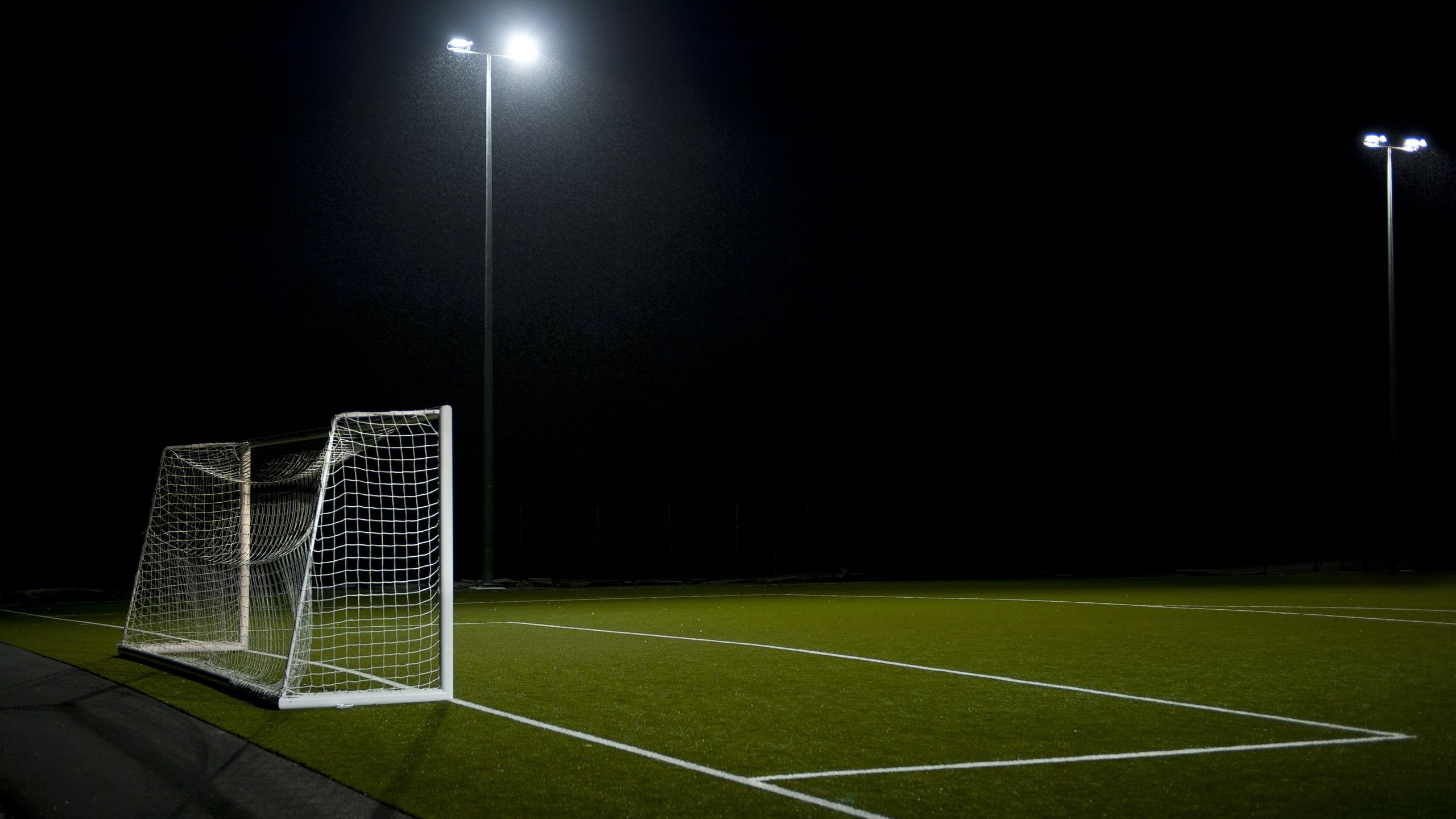 Campo di calcio notturno, 2560x1440 1440p, Desktop