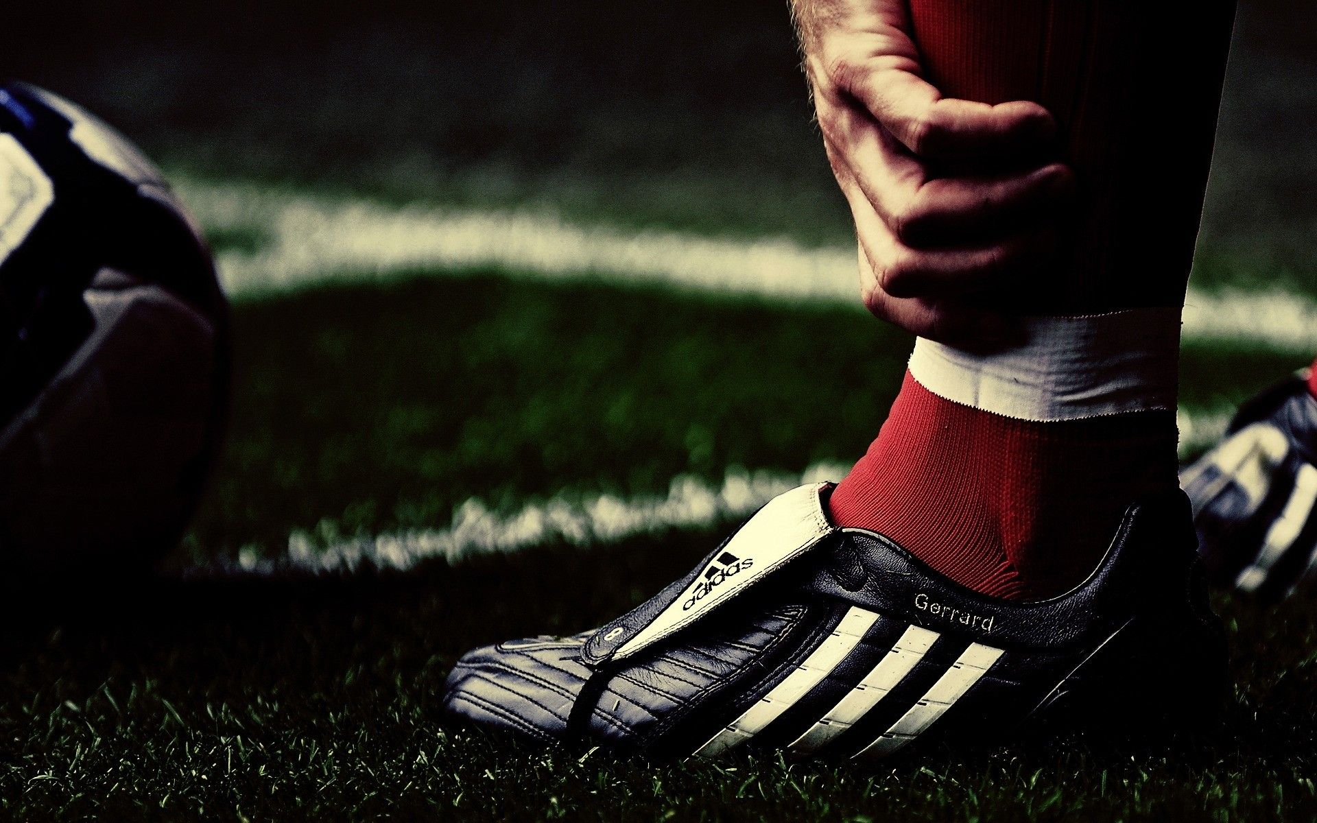 Scarpa Adidas calcio pallone, tre strisce, 1920x1200 Full HD+ WUXGA, Desktop