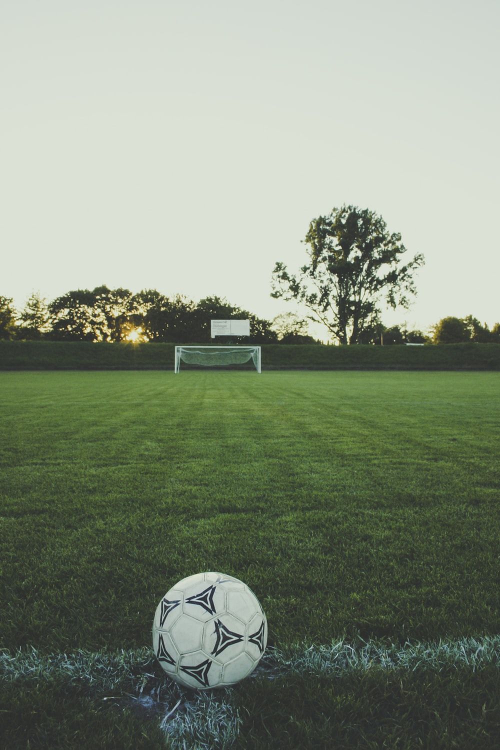 Pallone da calcio campo verde, 1000x1500 Verticale, Telefono