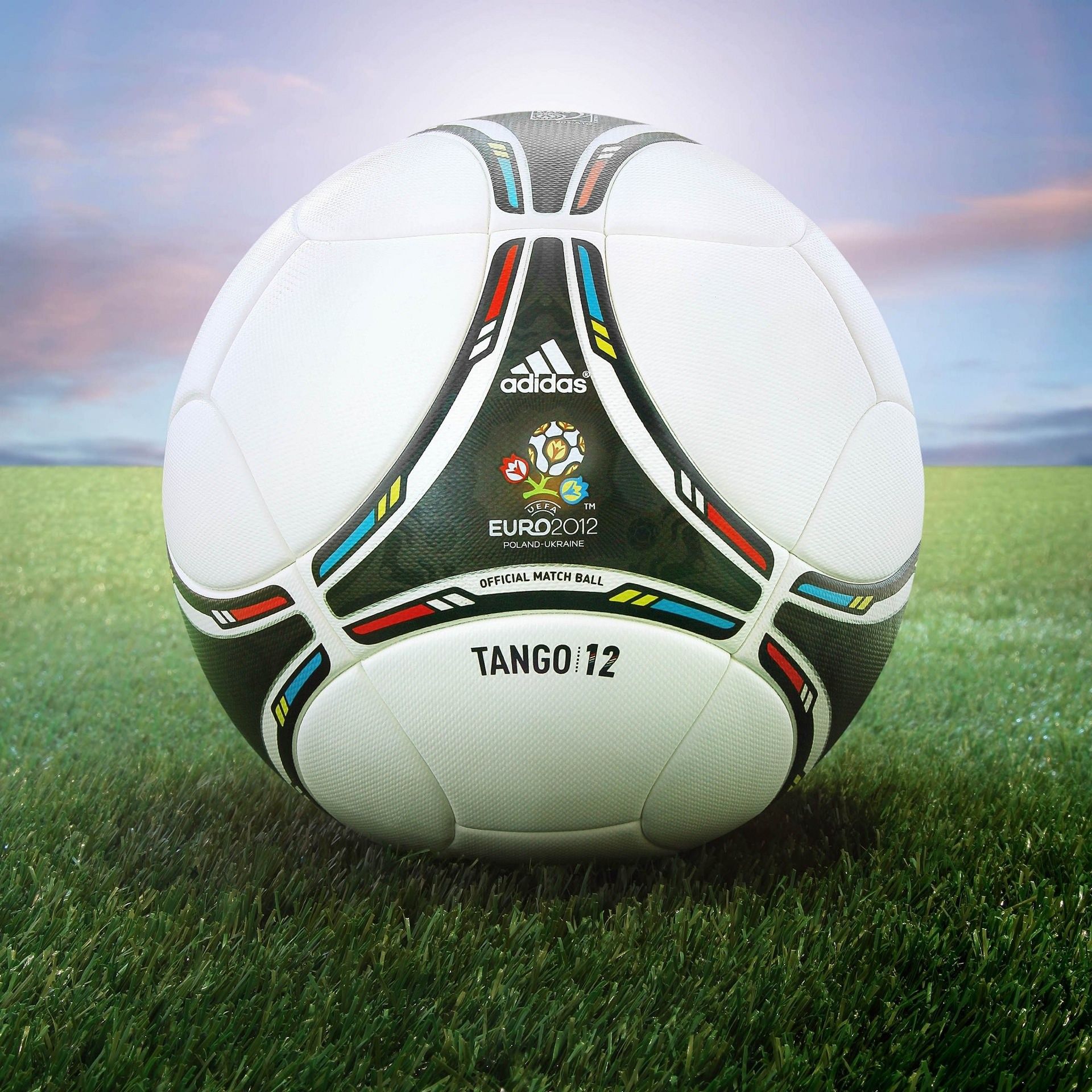 Pallone Adidas Tango 12 Euro, tre strisce, 1920x1920 Full HD+ WUXGA, PC