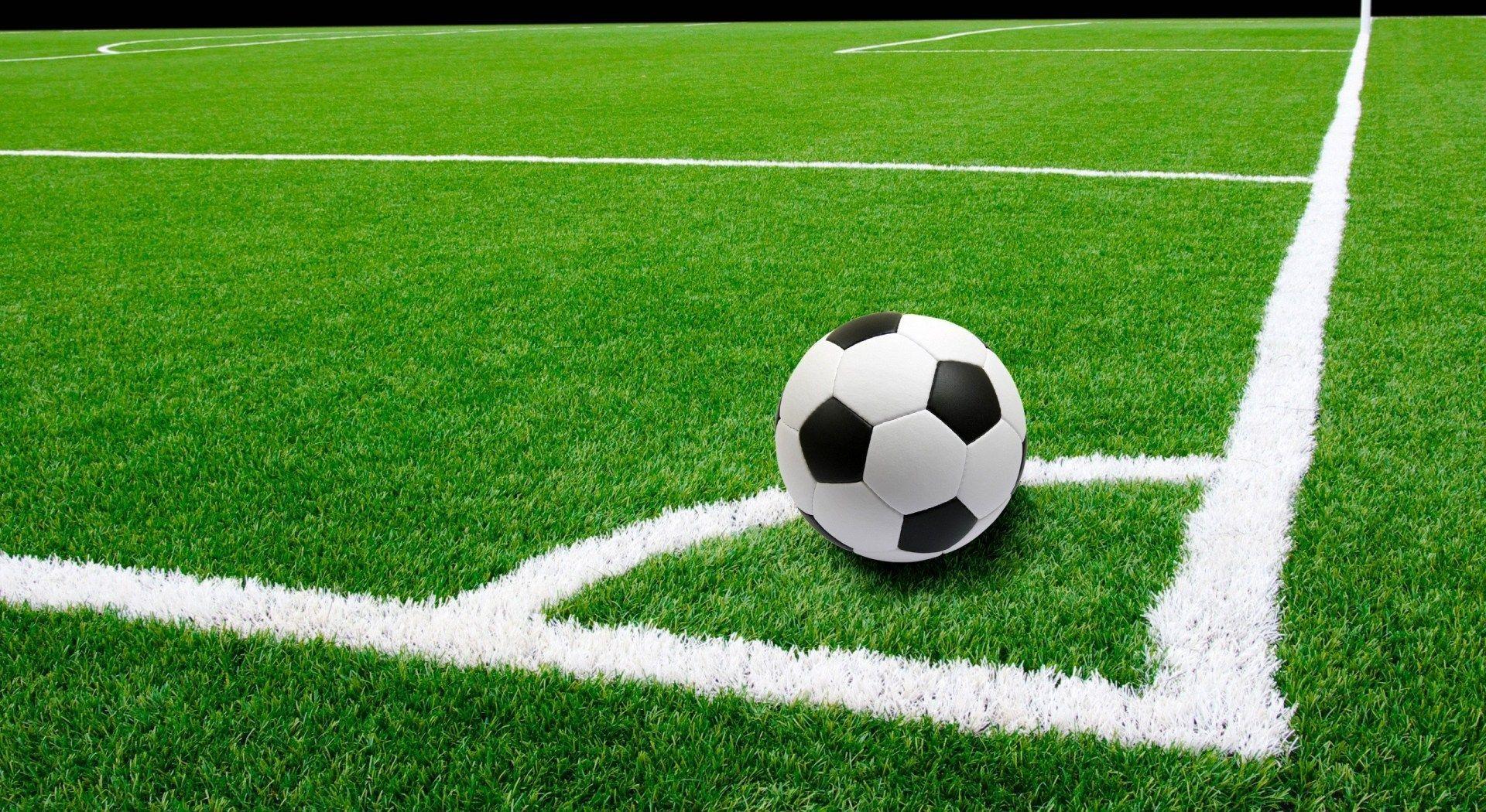 Pallone da calcio su campo, 1920x1050 Full HD 1080p, iMac