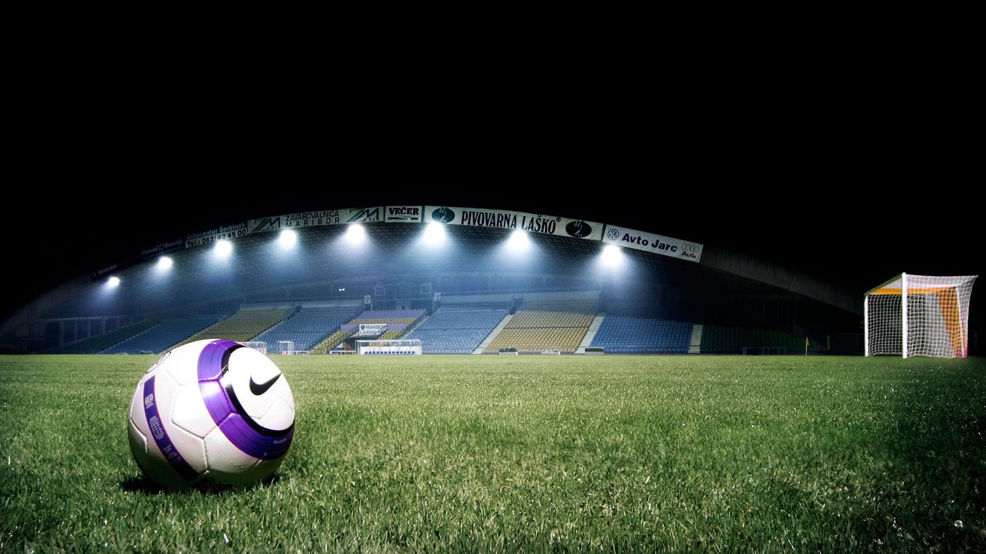 Pallone Nike su campo calcio, 1920x1080 Full HD 1080p, PC