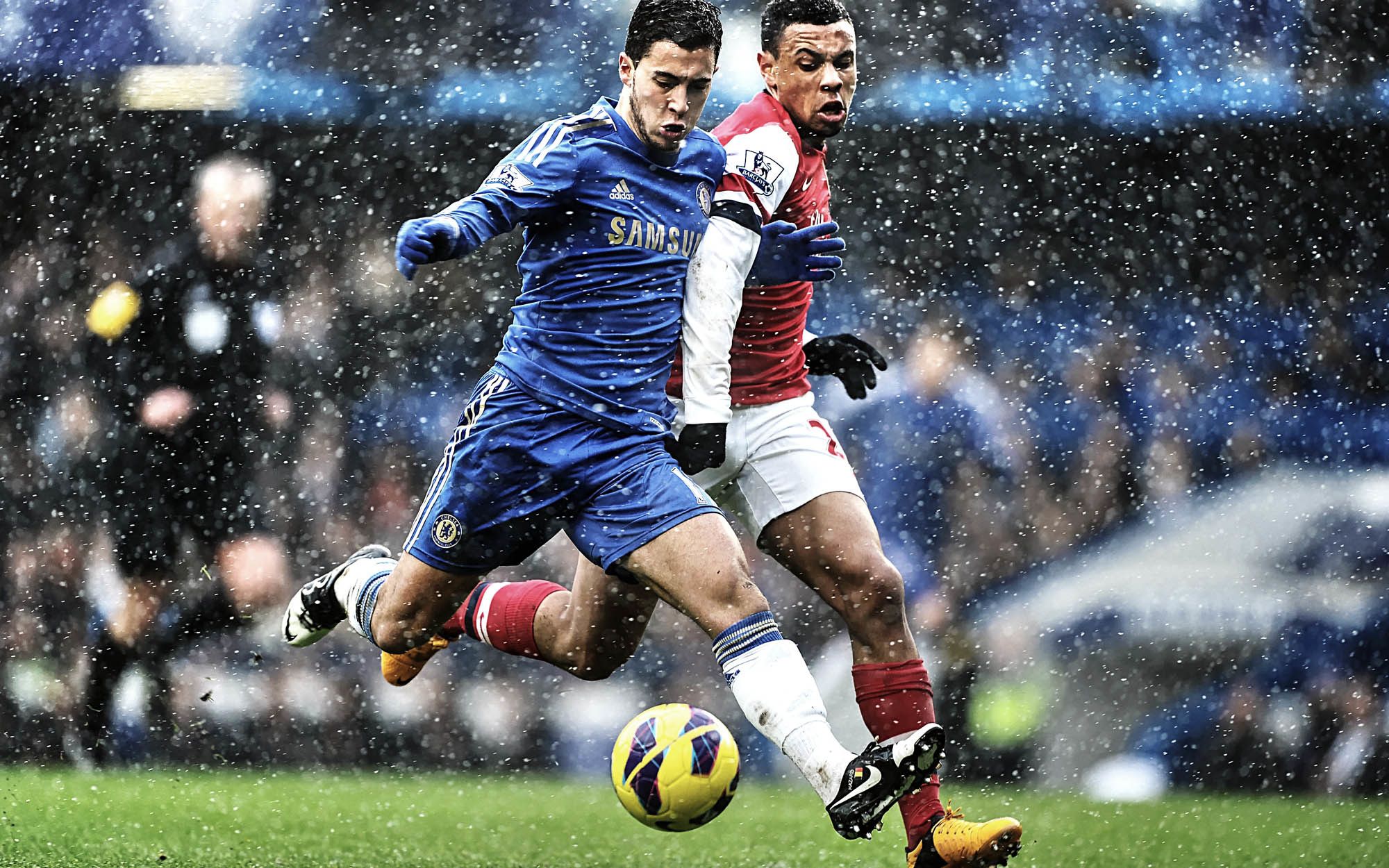 Calciatori Chelsea Arsenal pioggia, sfondi di Calcio, 2000x1250 2K, PC