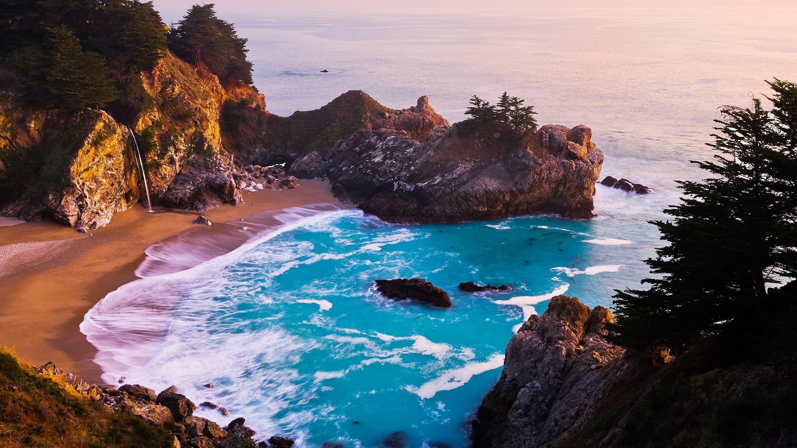 Spiaggia costa California scogliere, 2560x1440 1440p, Desktop