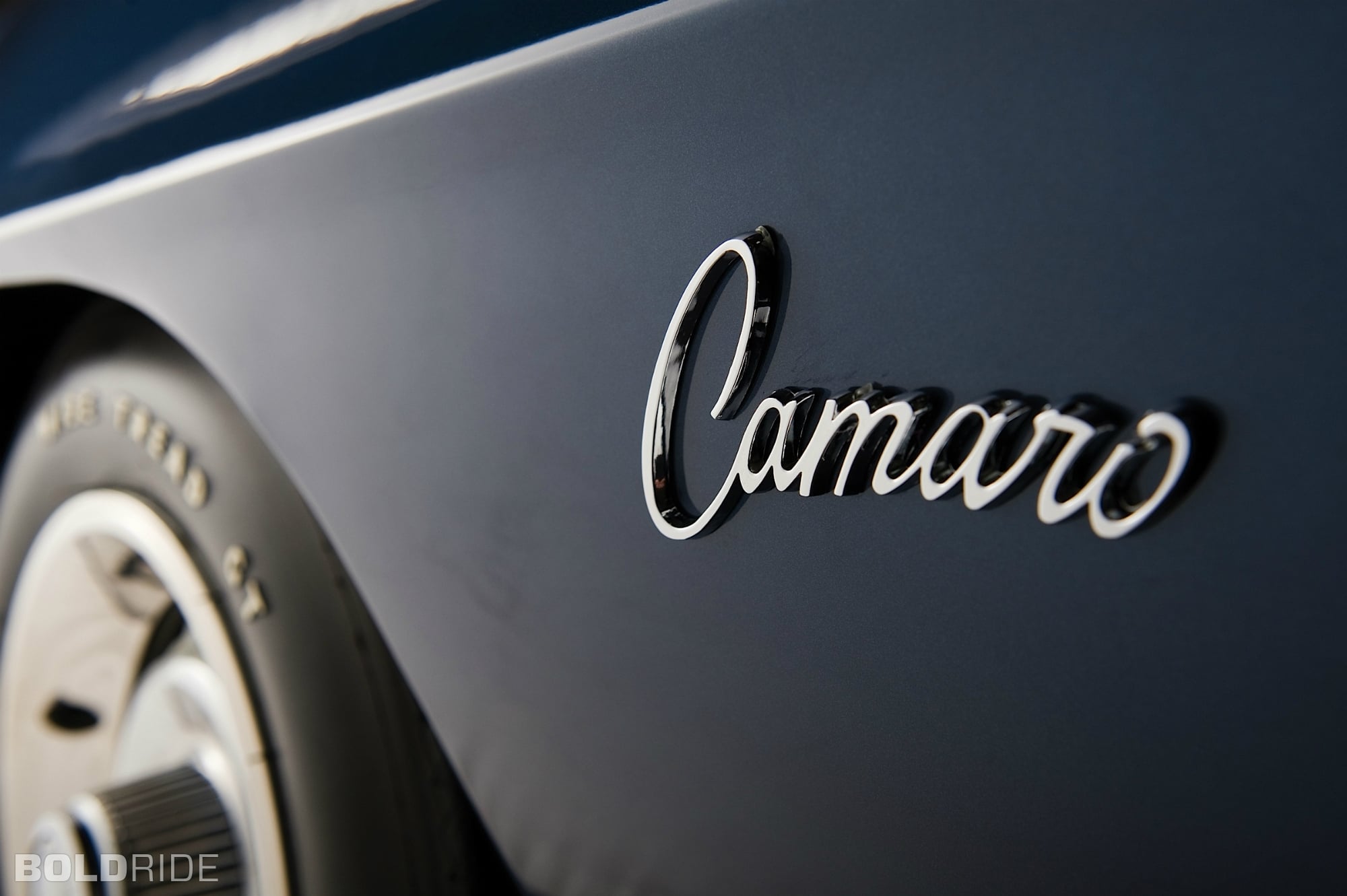 Logo Camaro su auto blu, 2000x1331 alta risoluzione, PC
