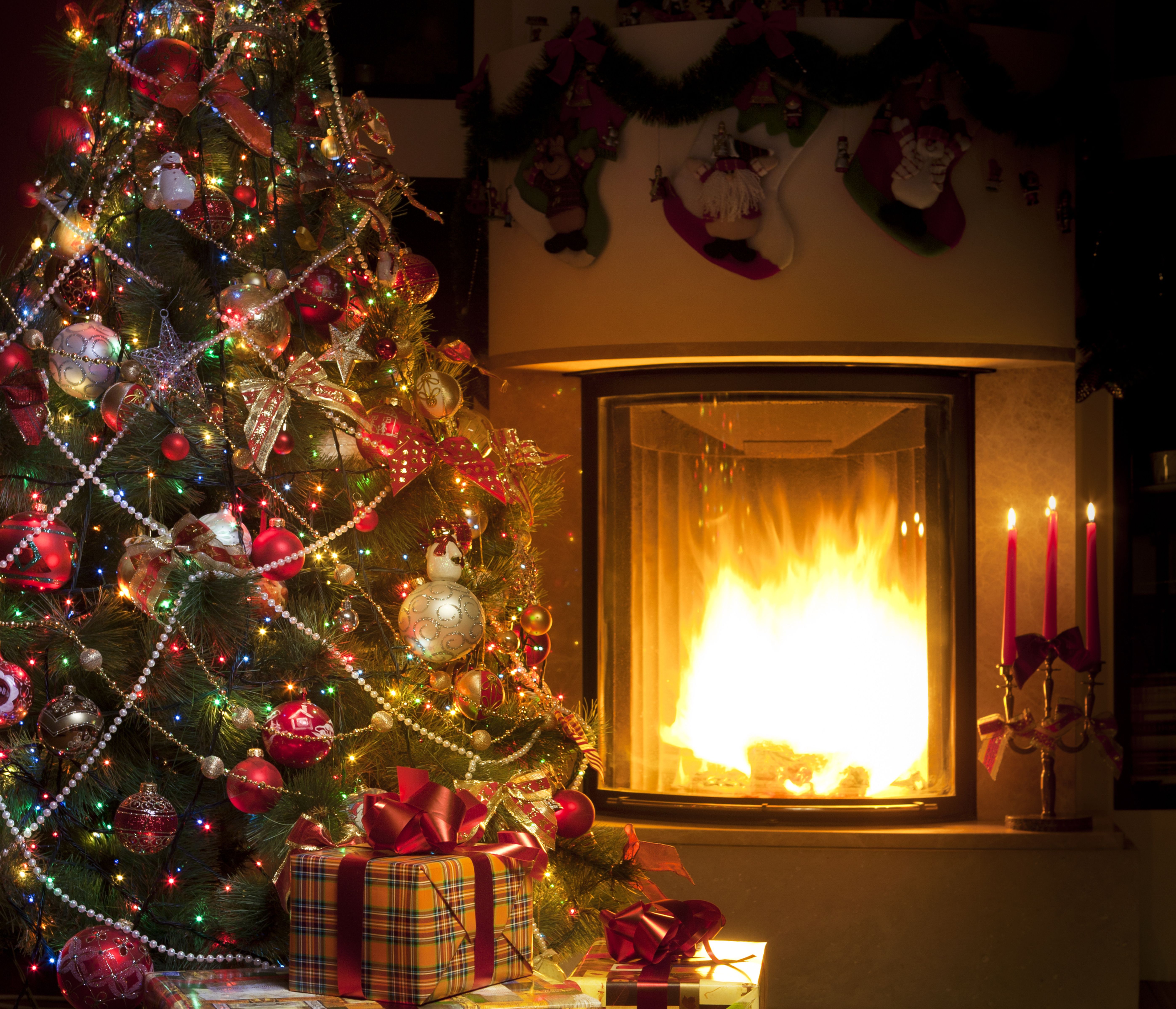 Camino di Natale con albero, 5590x4796 4K Ultra HD, Monitor 4K