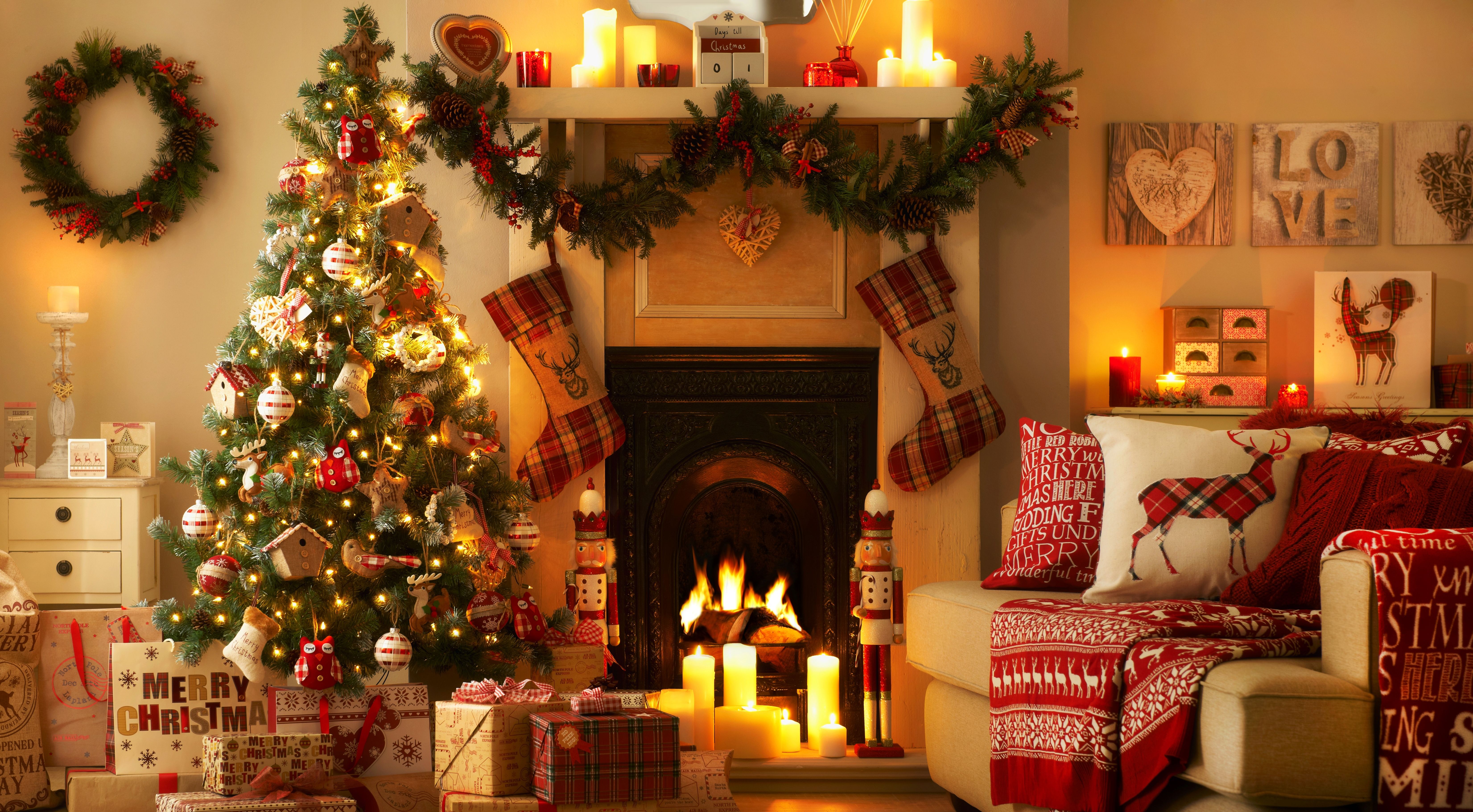 Camino di Natale con calze, 6606x3643 4K Ultra HD, Monitor 4K