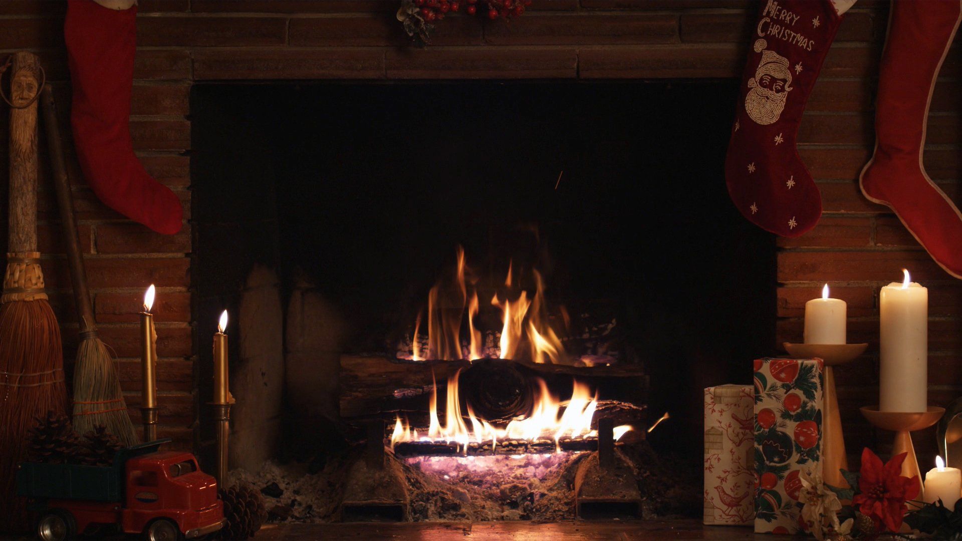 Camino natalizio con calze e candele, 1920x1080 Full HD, PC Desktop