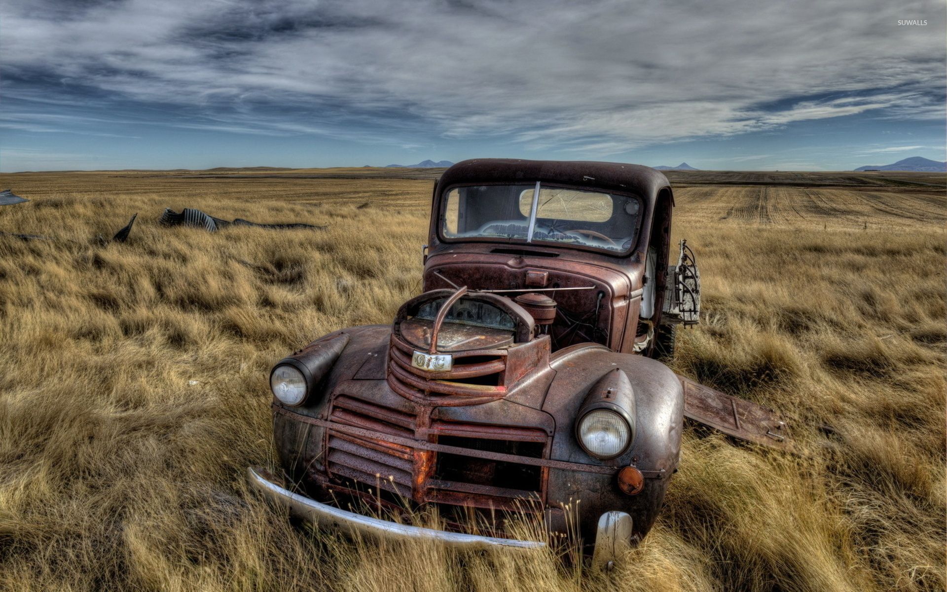 Camion classico arrugginito in campo, 1920x1200 Full HD+ WUXGA, Laptop