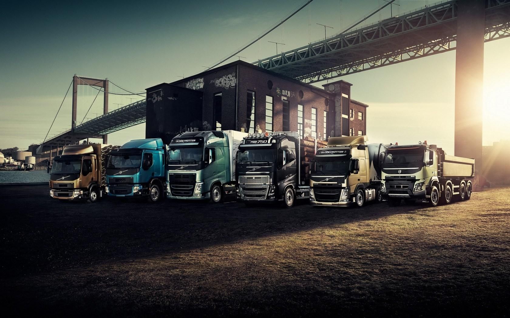 Camion Volvo colorati in fila, 1680x1050 900p, Laptop