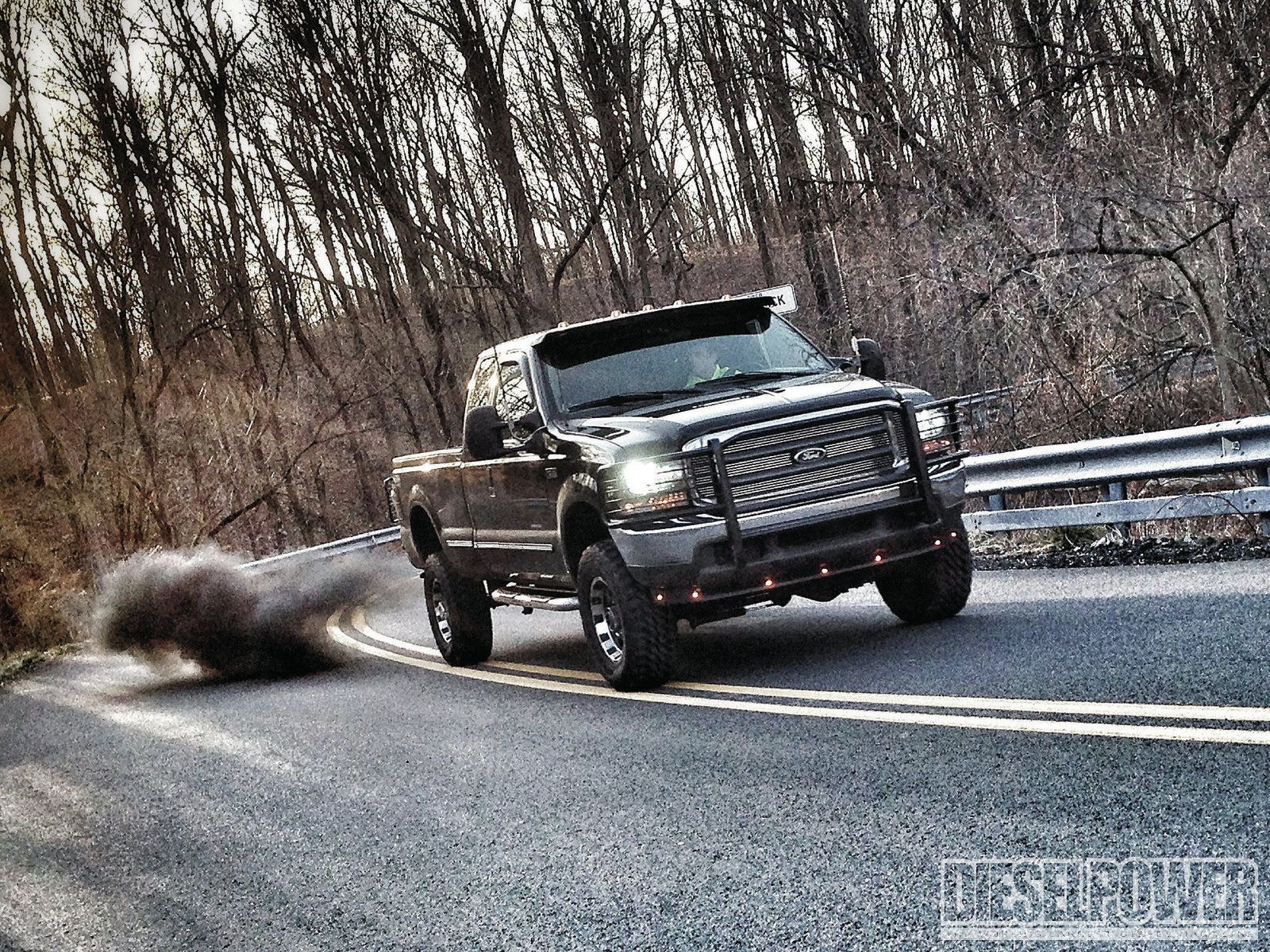 Camion Ford diesel nero su strada, 1600x1200 HD, PC