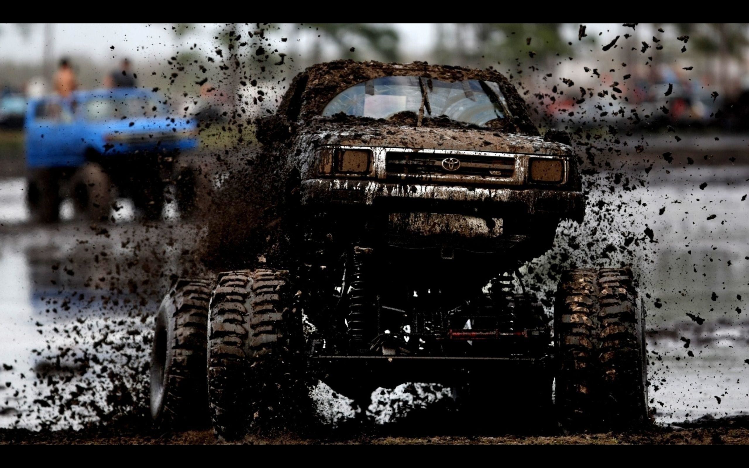 Camion monster truck nel fango, 2560x1600 2K+, MacBook Pro