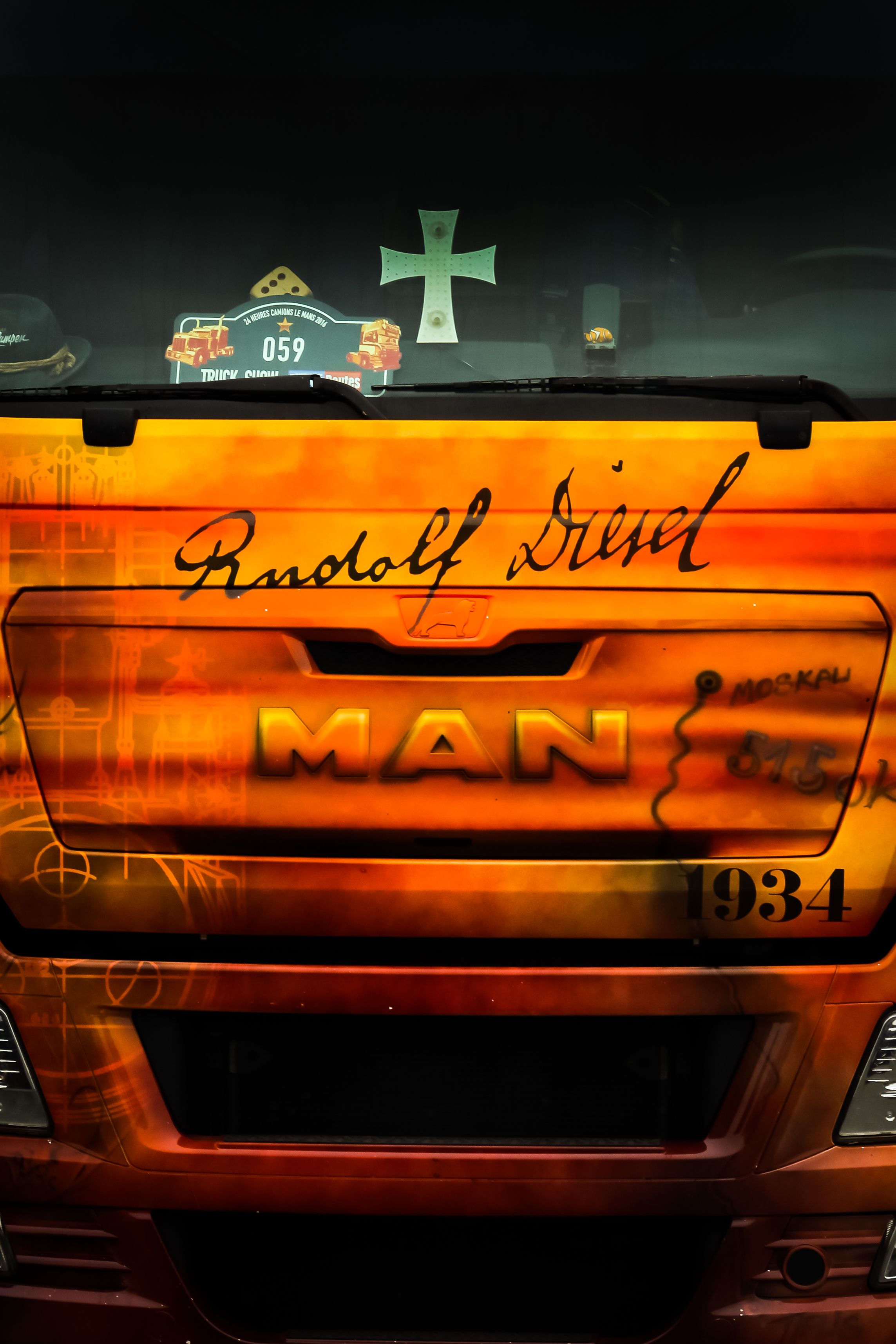 Camion MAN arancione Rudolf Diesel, 2287x3430 Full HD Verticale, Smartphone