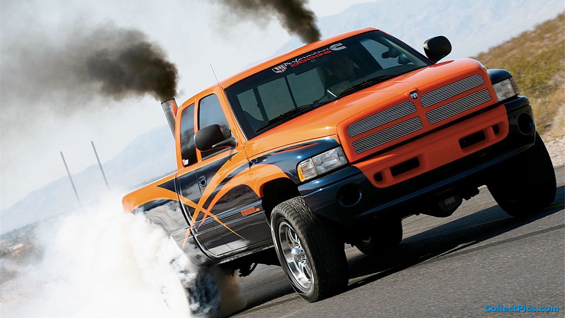 Pickup Dodge arancione fumo diesel, 1920x1080 Full HD, PC