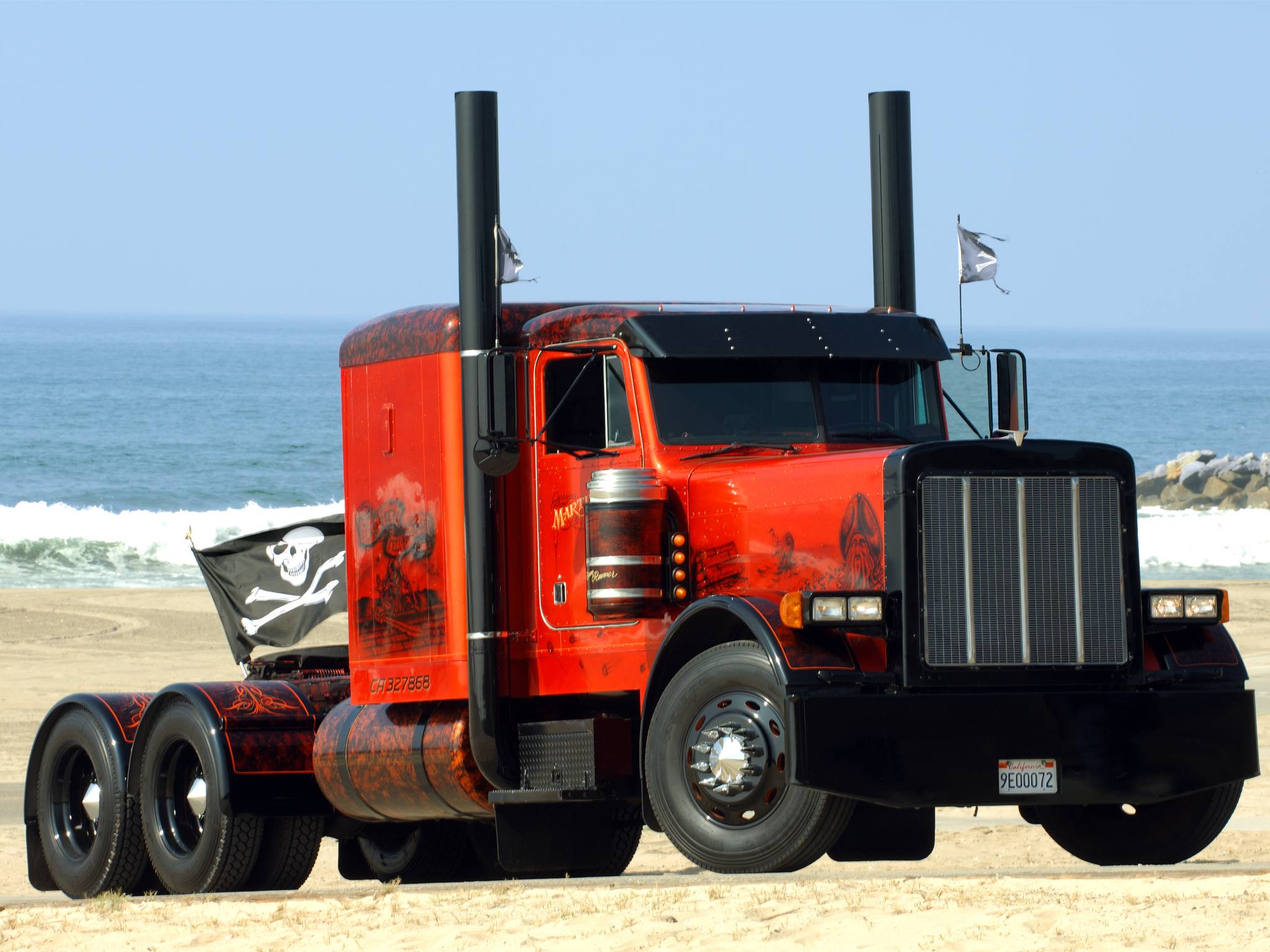 Camion rosso con bandiera pirata, 2048x1536 2K, Laptop