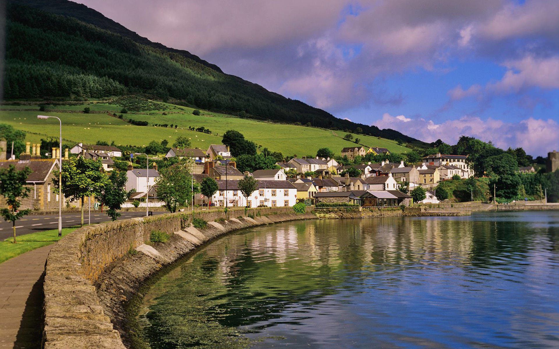 Villaggio costiero irlandese sul lago, 1920x1200 Full HD+, Desktop