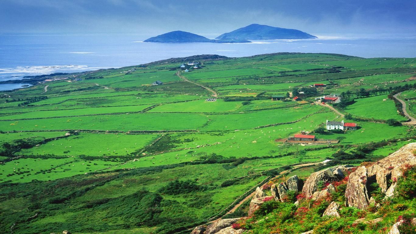 Campagna verde irlandese con isole, 1366x768 720p, Laptop