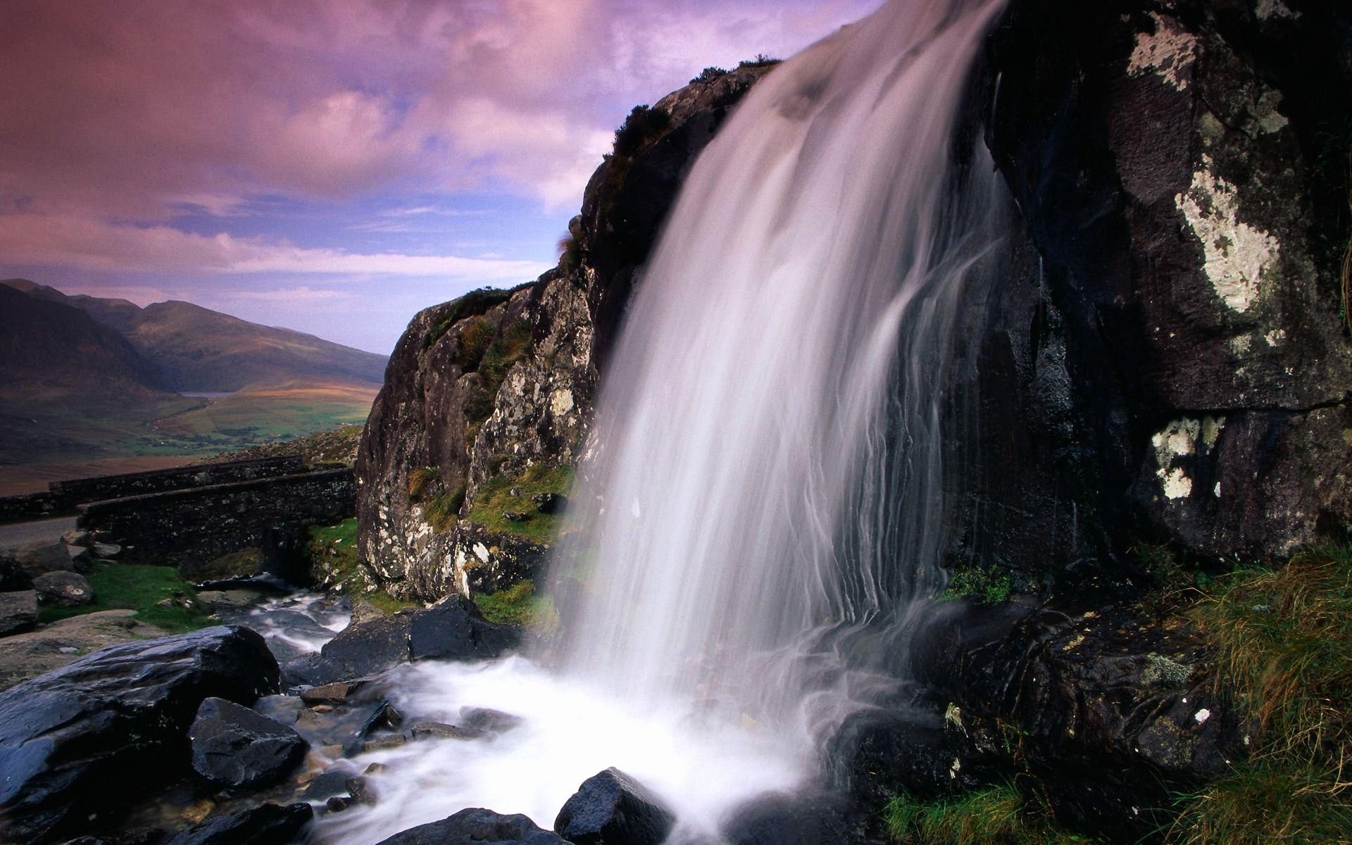 Cascata su rocce campagna irlandese, 1920x1200 WUXGA, PC