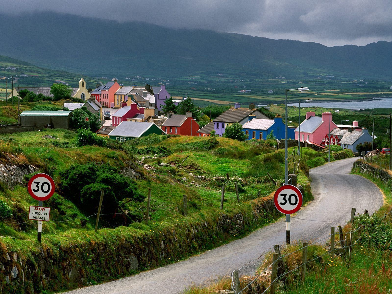 Villaggio colorato campagna irlandese, 1600x1200 HD Ready, Desktop