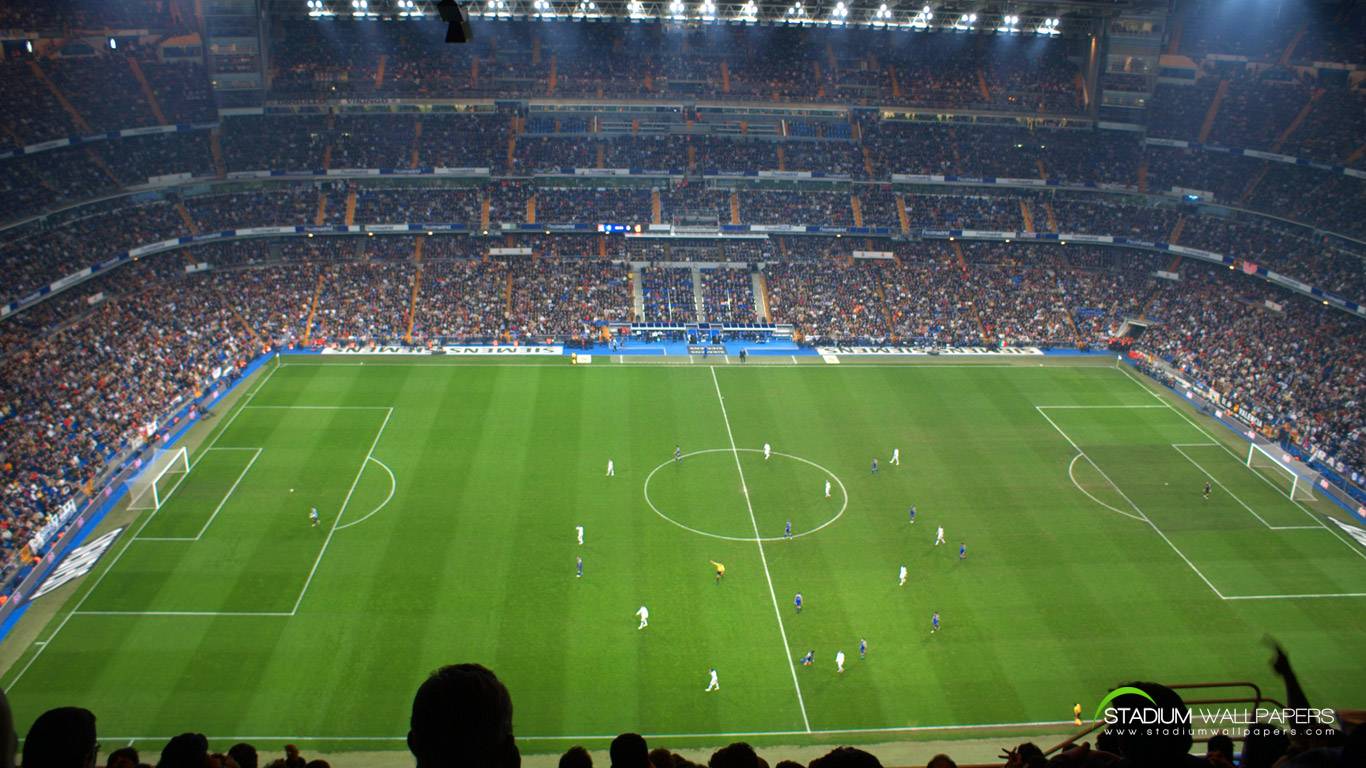 Pallone da calcio su campo, 1332x850 720p, Laptop