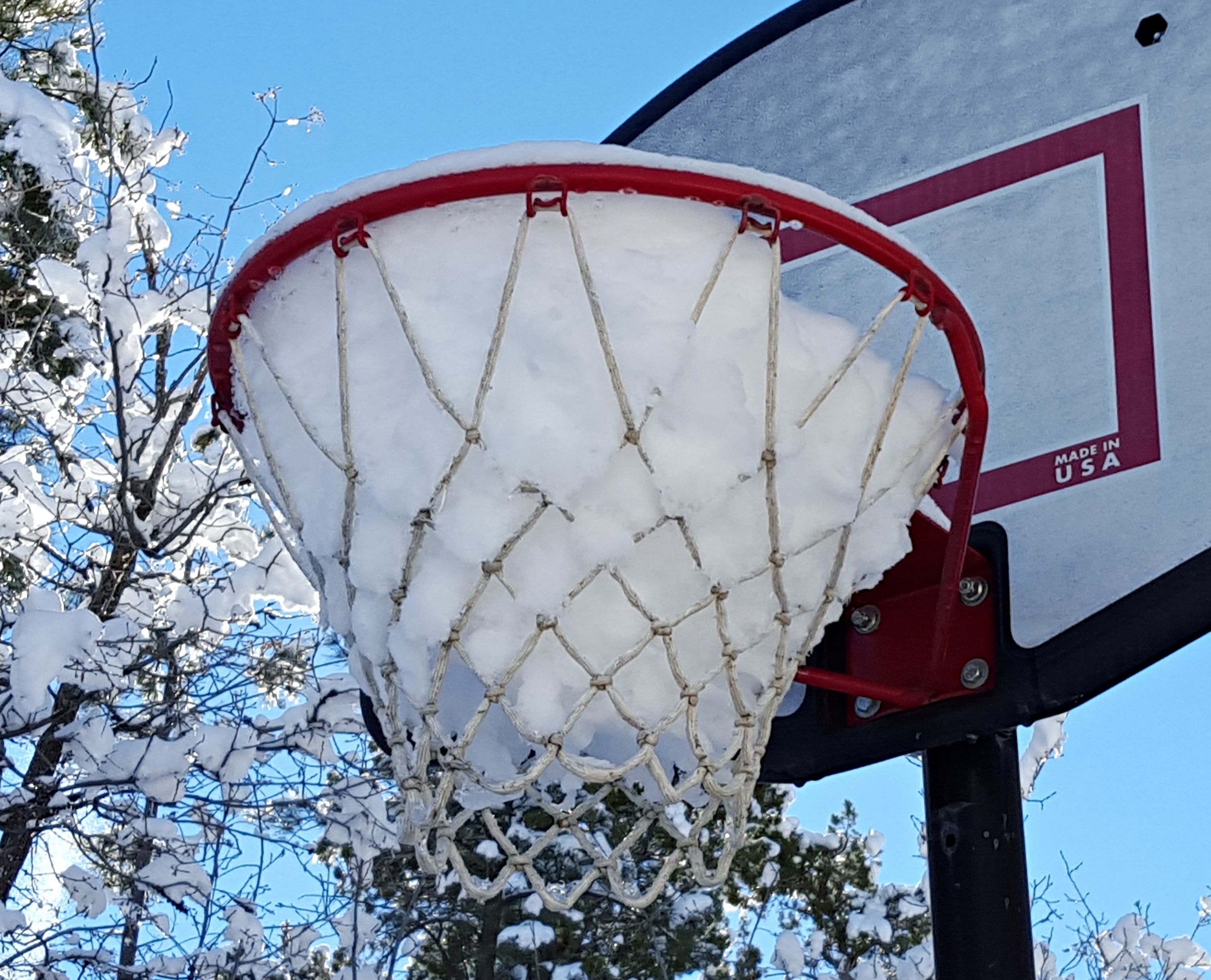 Canestro basket rosso innevato, 3030x2453 WQXGA, Monitor Gaming