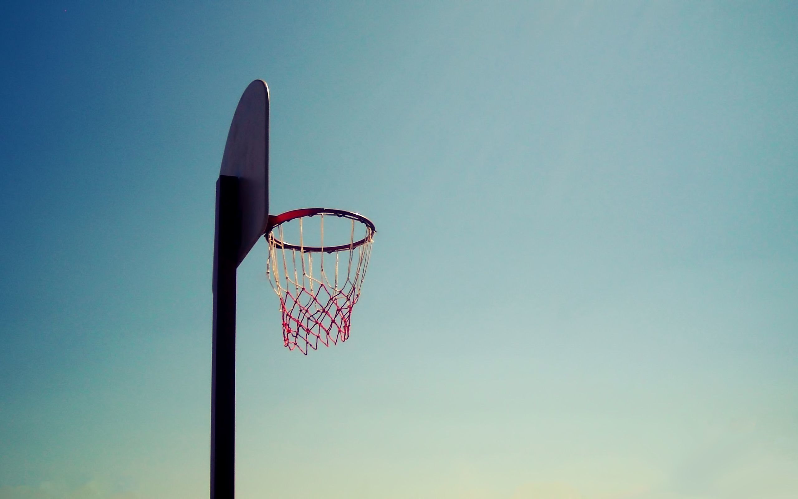 Canestro da basket contro cielo, 2560x1600 WQXGA, Desktop