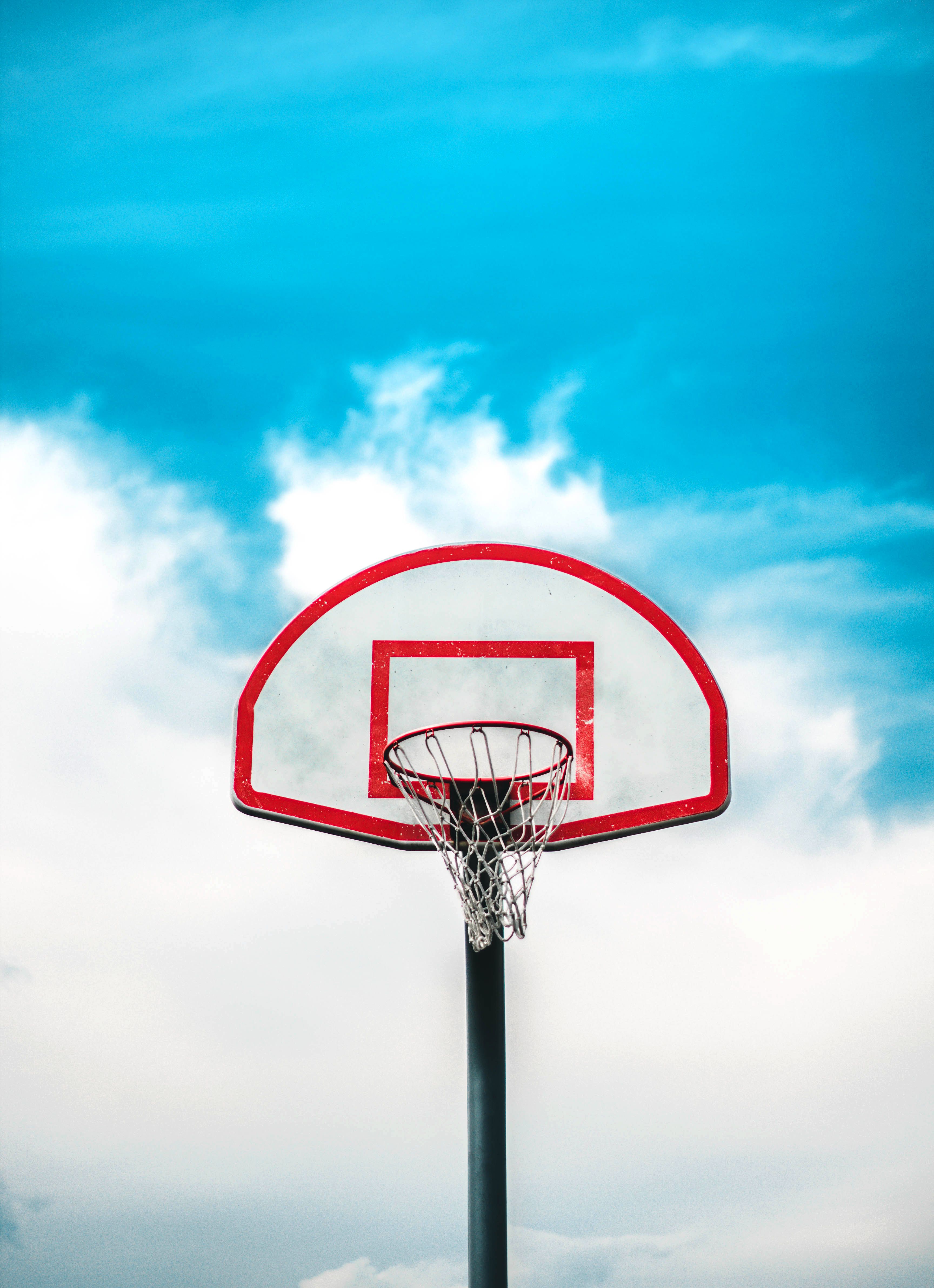 Canestro da basket cielo nuvoloso, 3456x4768 Full HD Verticale, Google Pixel
