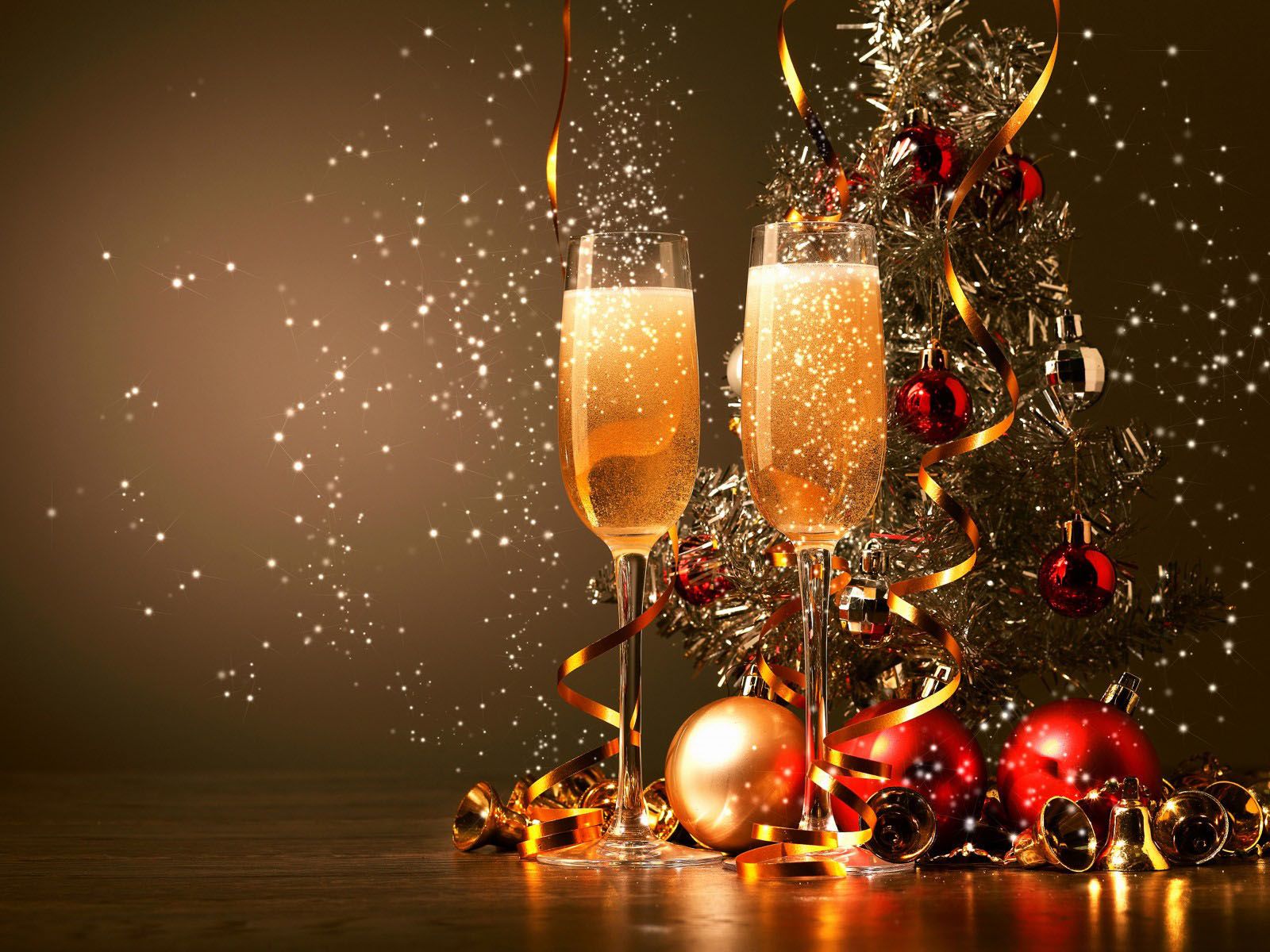 Calici champagne e decorazioni natalizie, 1600x1200 900p, Desktop