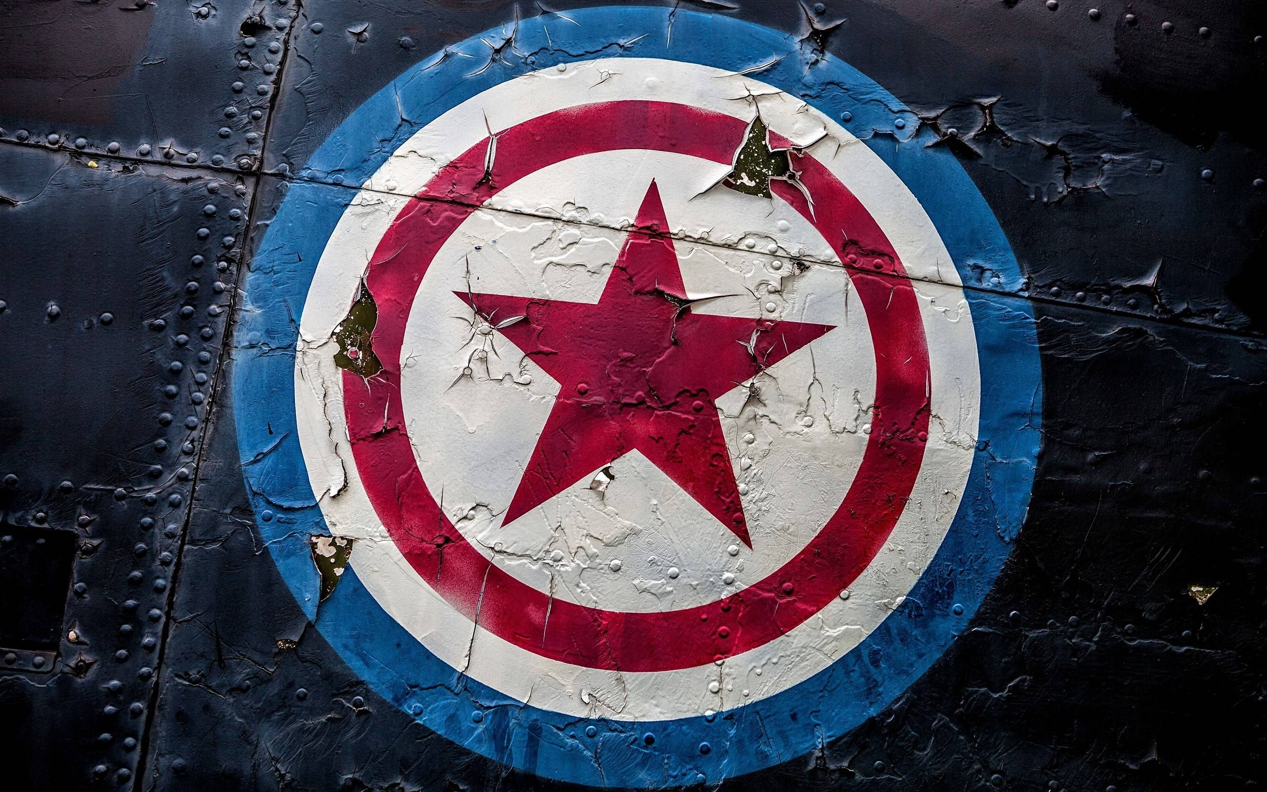 Scudo Captain America su metallo, 2560x1600 2K+, Desktop