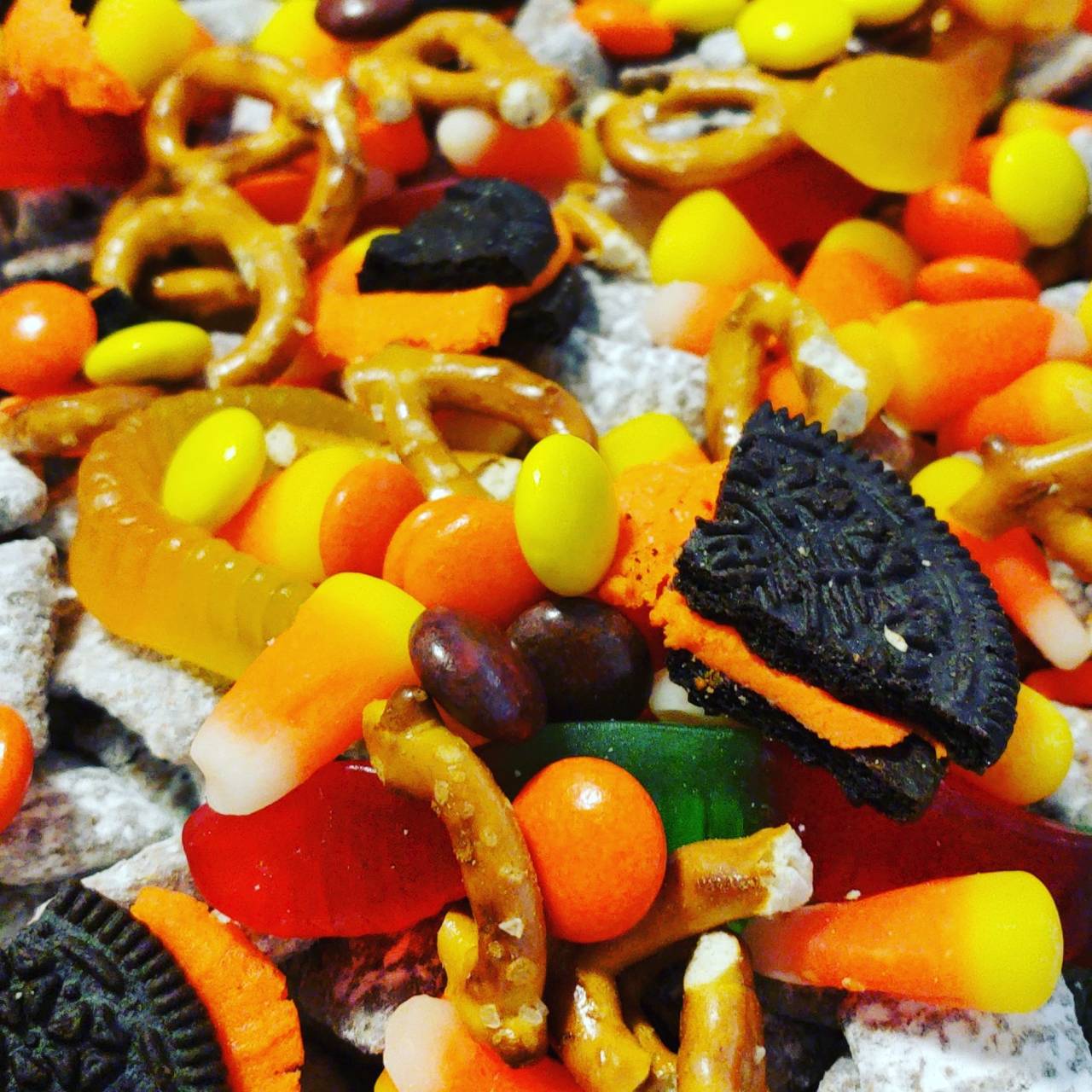 Mix caramelle e pretzel Halloween, 1280x1280 720p, Laptop