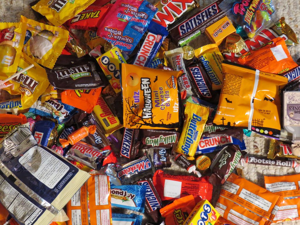 Mucchio caramelle Halloween assortite, 1024x768 HD, Desktop