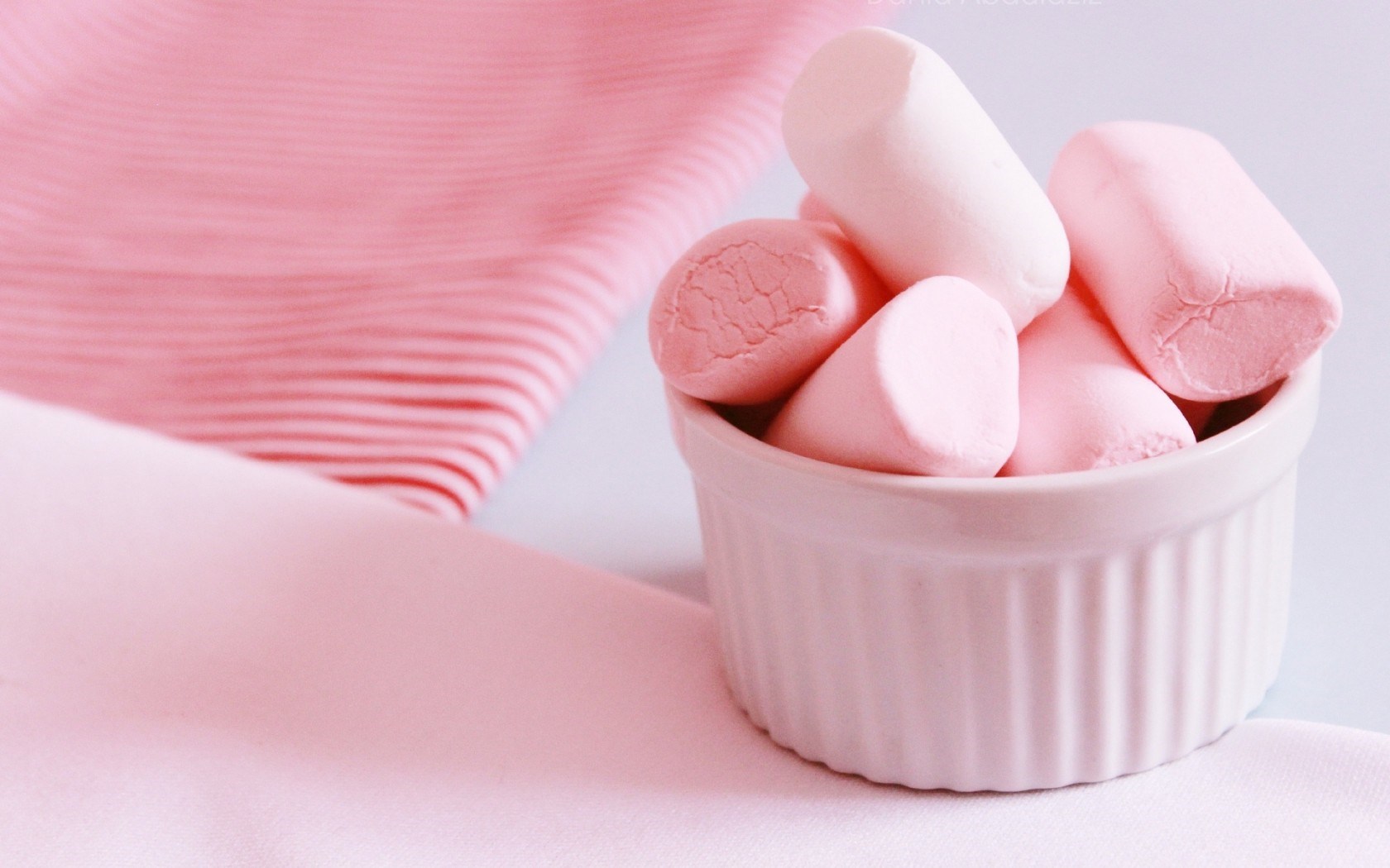 Marshmallow rosa in ciotola, 1680x1050 900p, Desktop